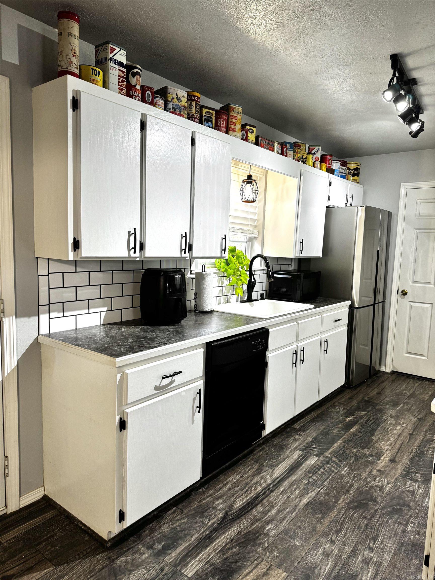 1227 W 74  Marshall, AR