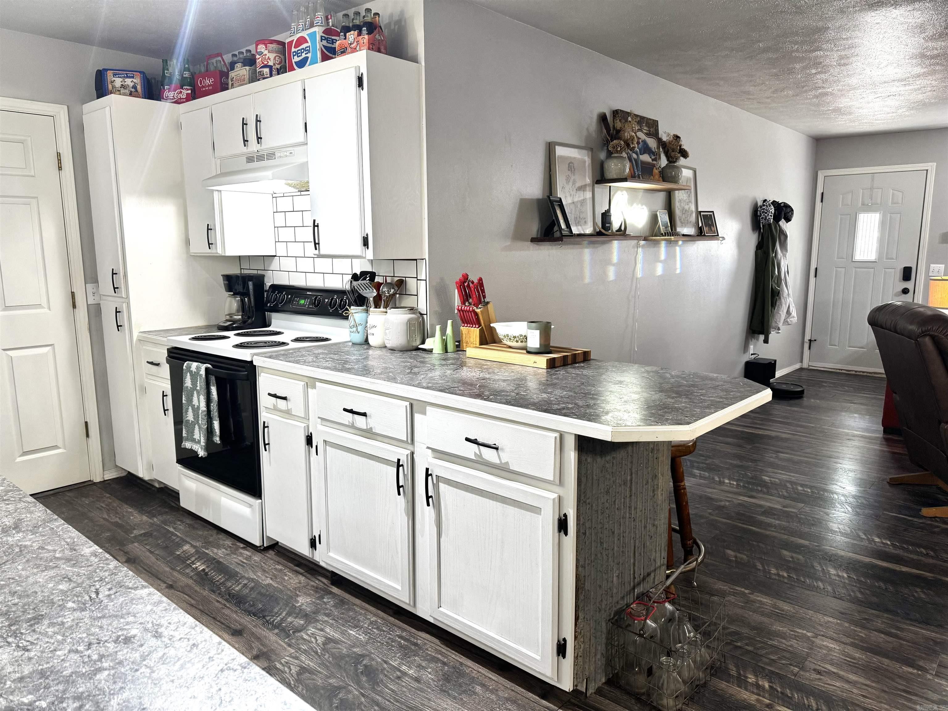 1227 W 74  Marshall, AR