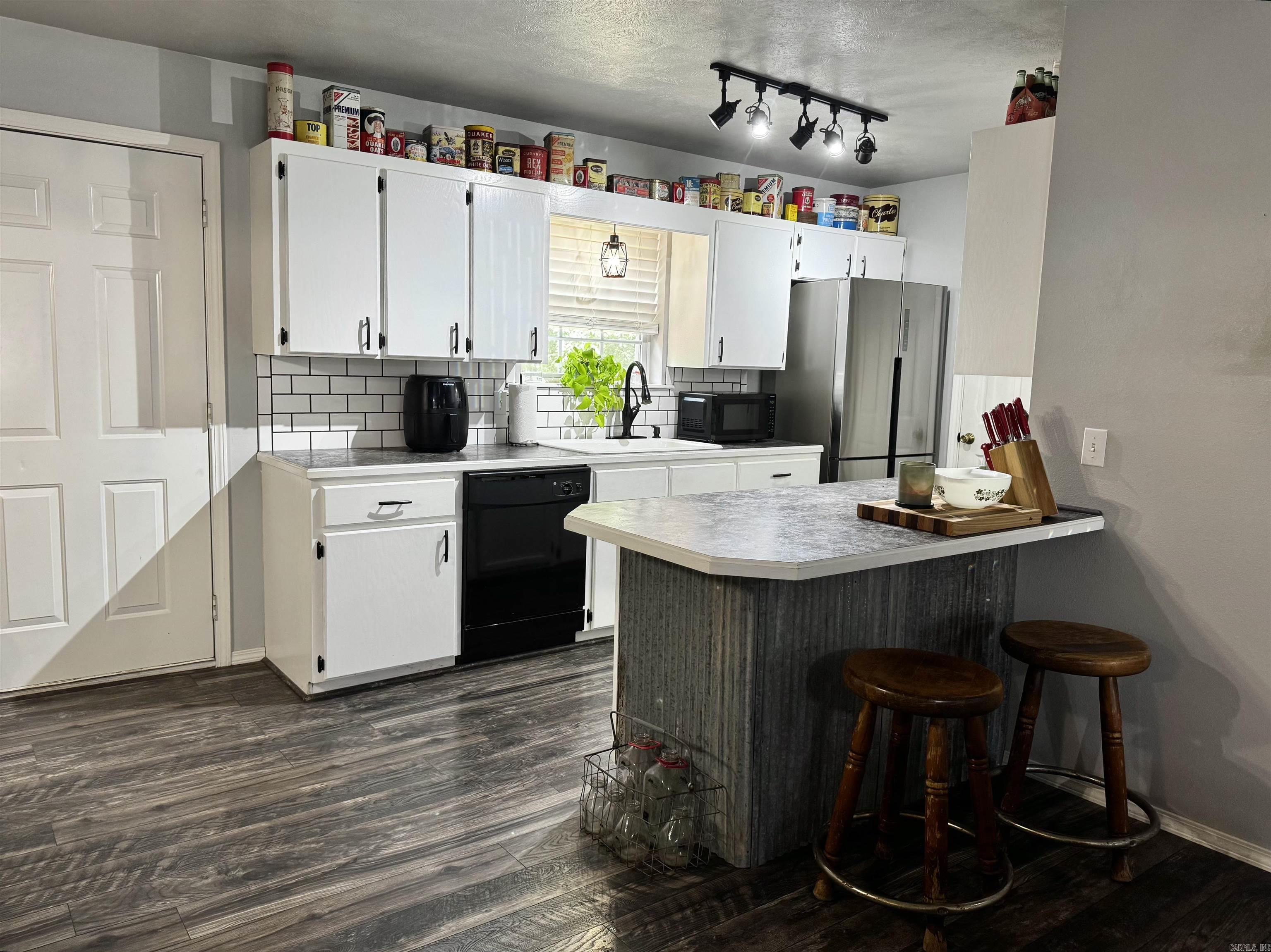 1227 W 74  Marshall, AR