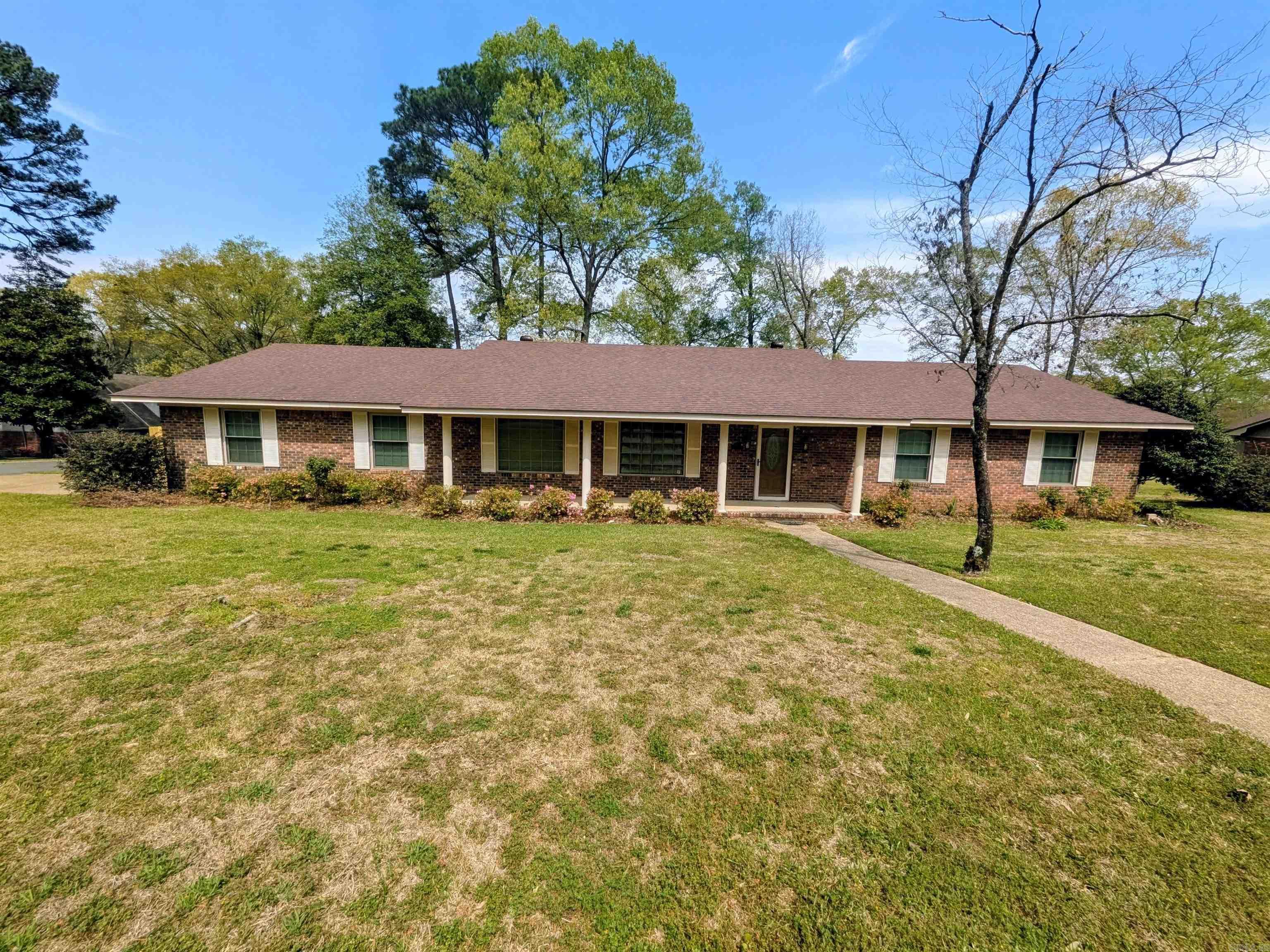1098 Quapaw  Camden, AR