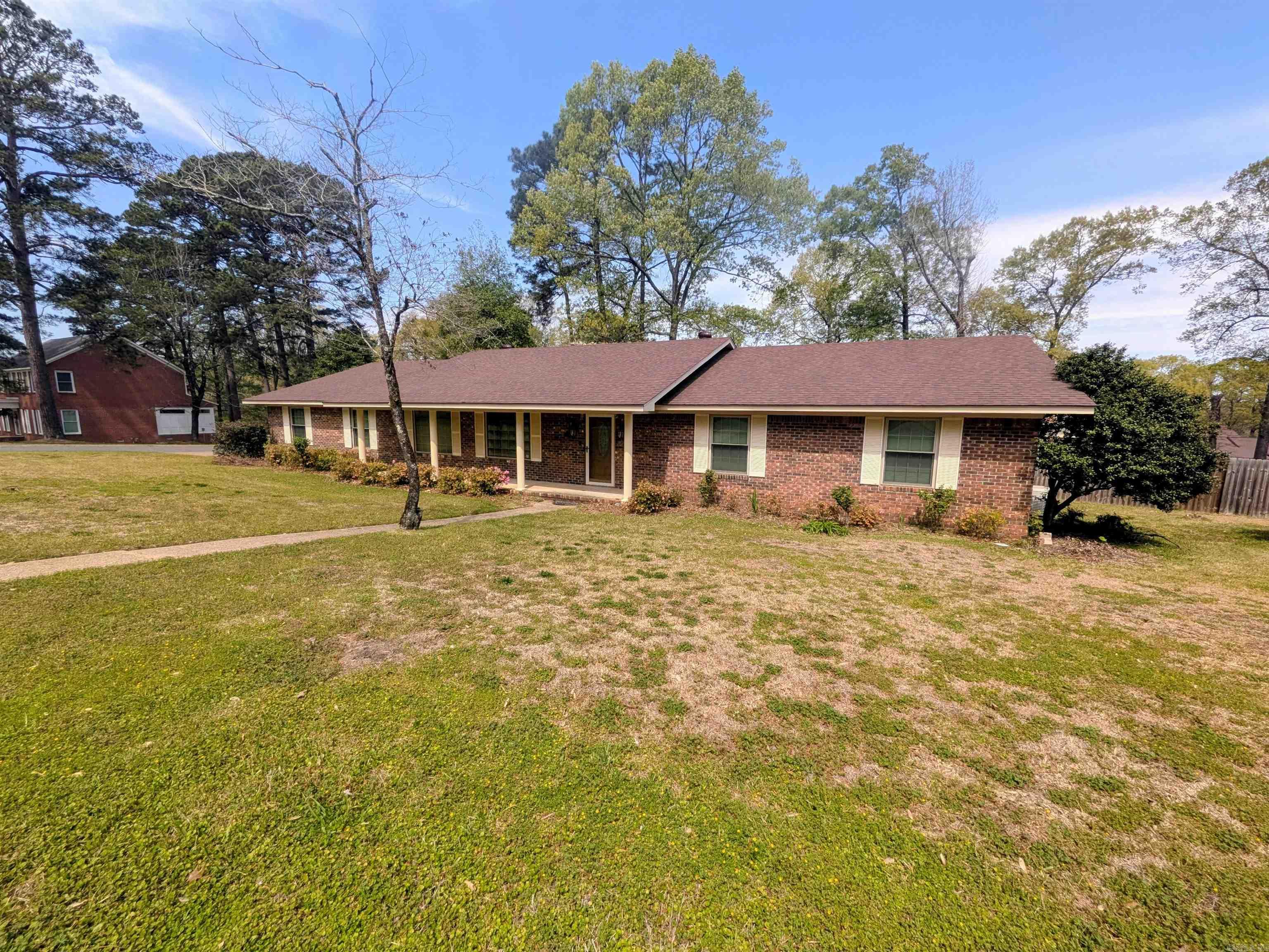 1098 Quapaw  Camden, AR