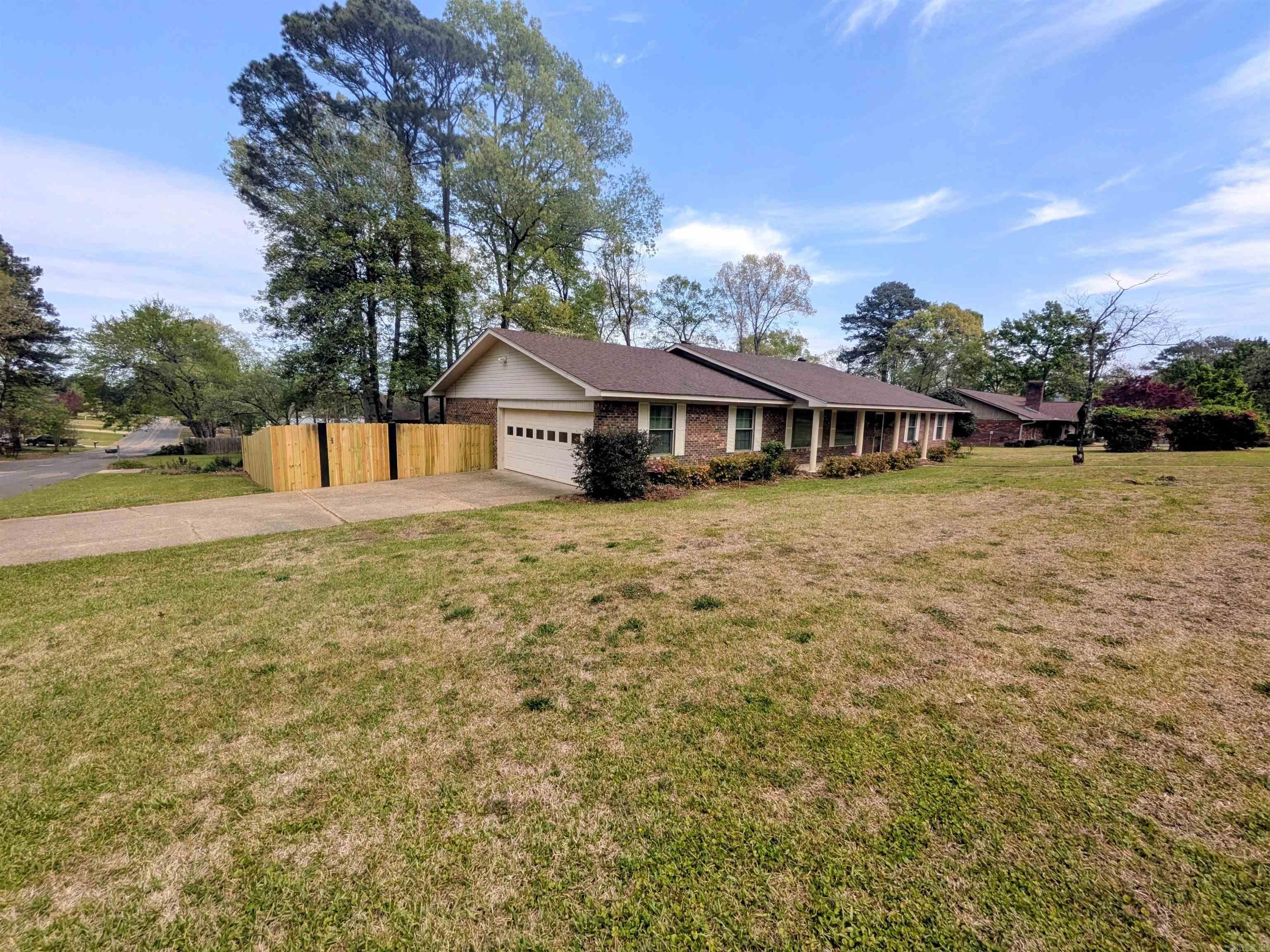1098 Quapaw  Camden, AR