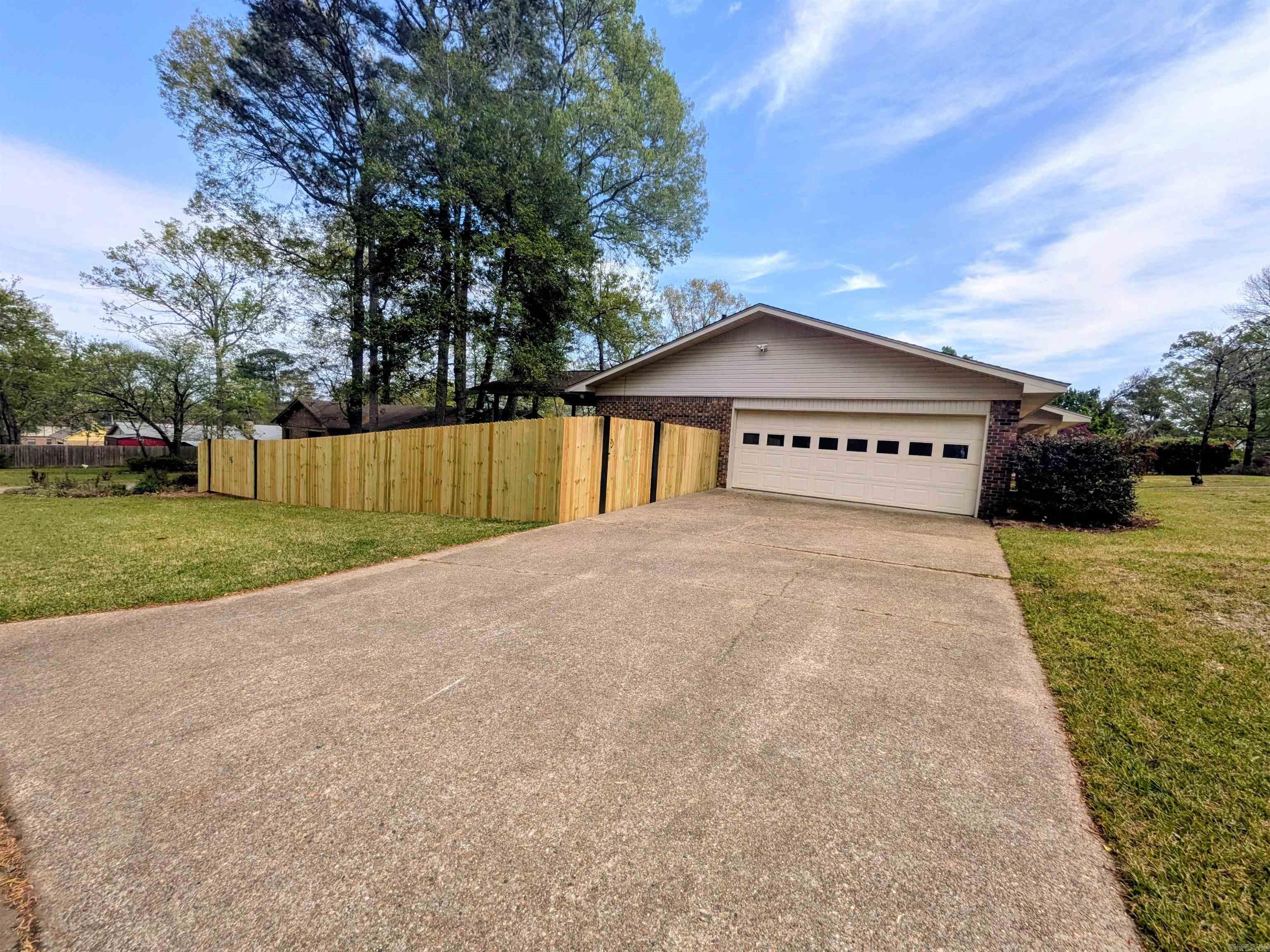 1098 Quapaw  Camden, AR