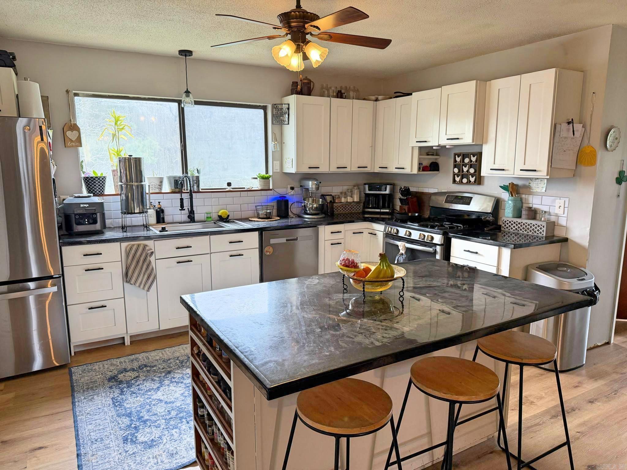 6233 Sunny Fox Rd  Mountain View, AR