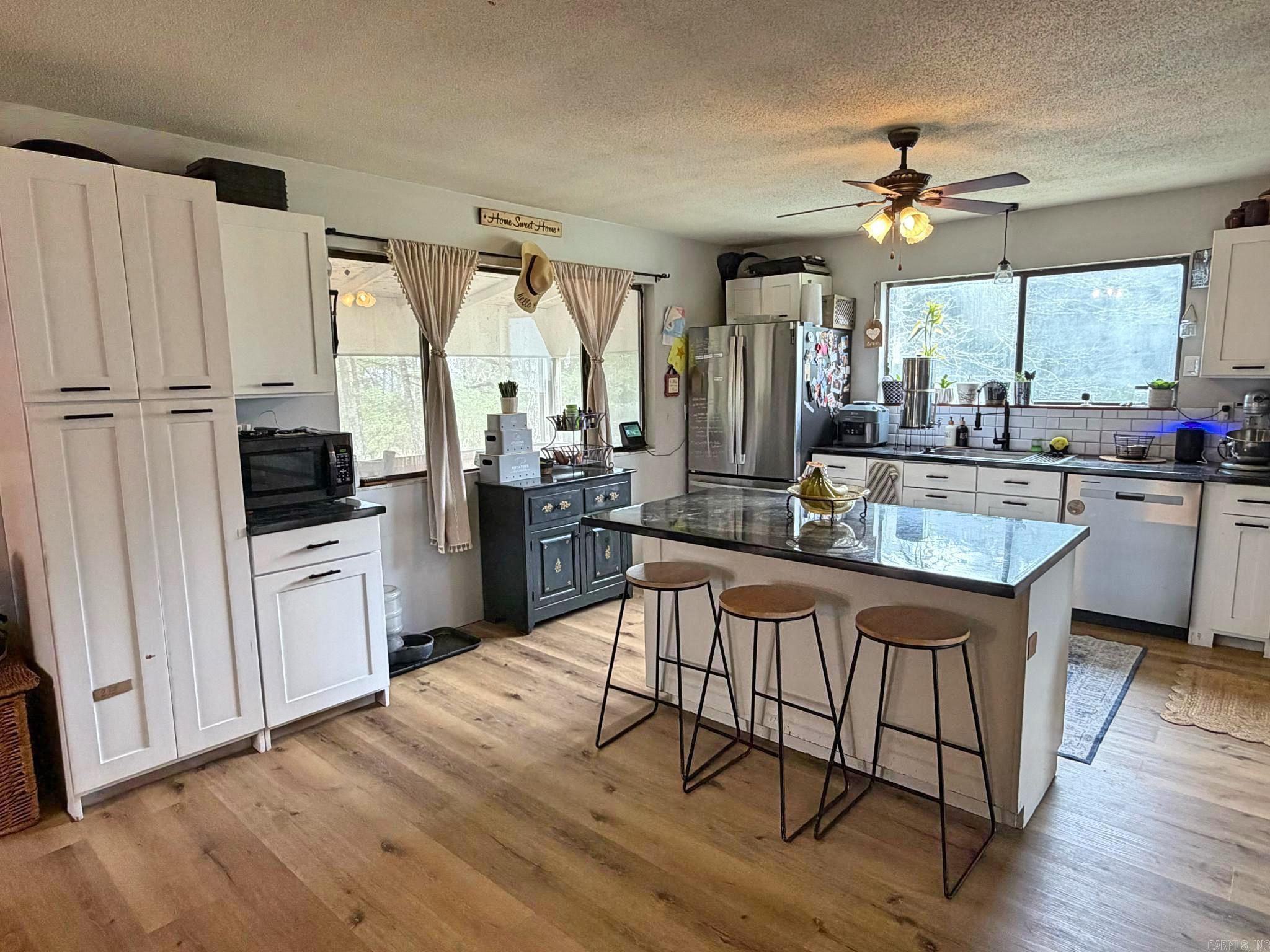 6233 Sunny Fox Rd  Mountain View, AR