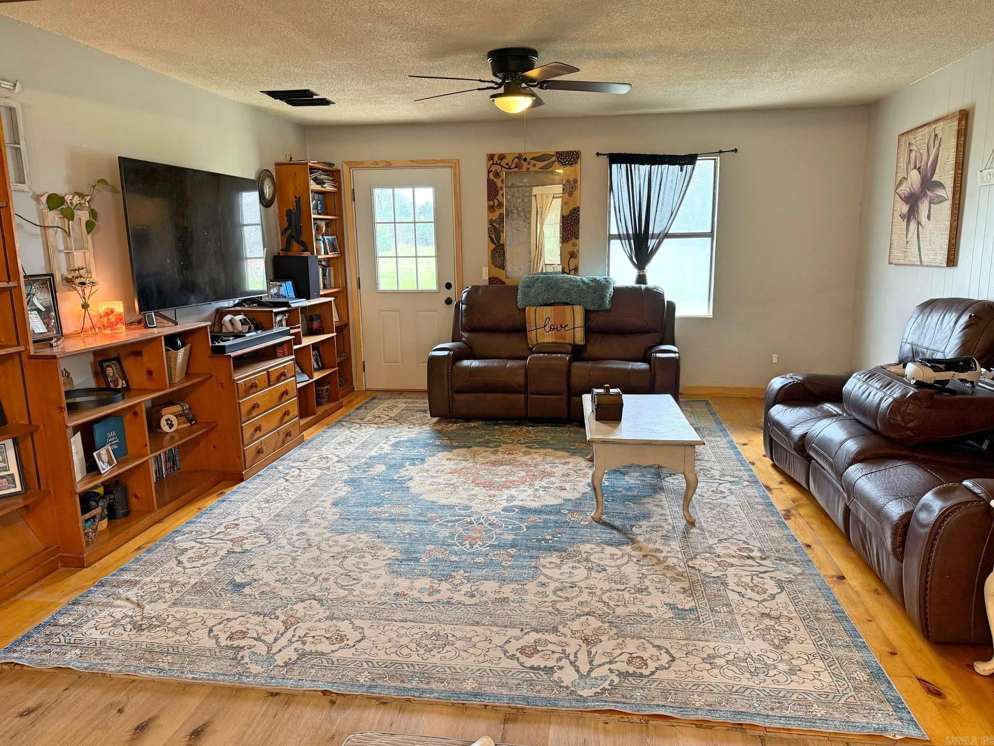 6233 Sunny Fox Rd Mountain View, AR 72560