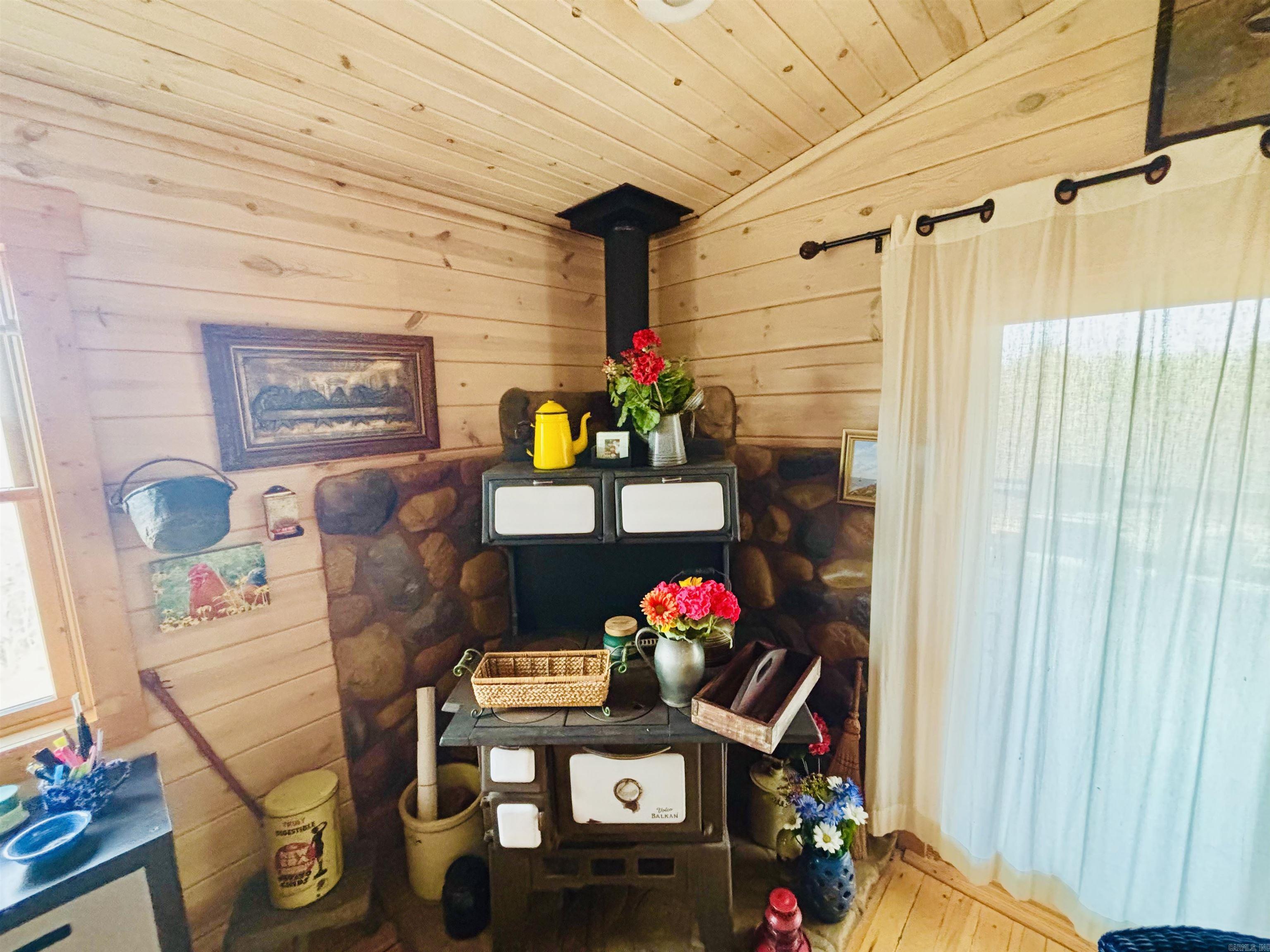 1915 Ridge  Mountain View, AR