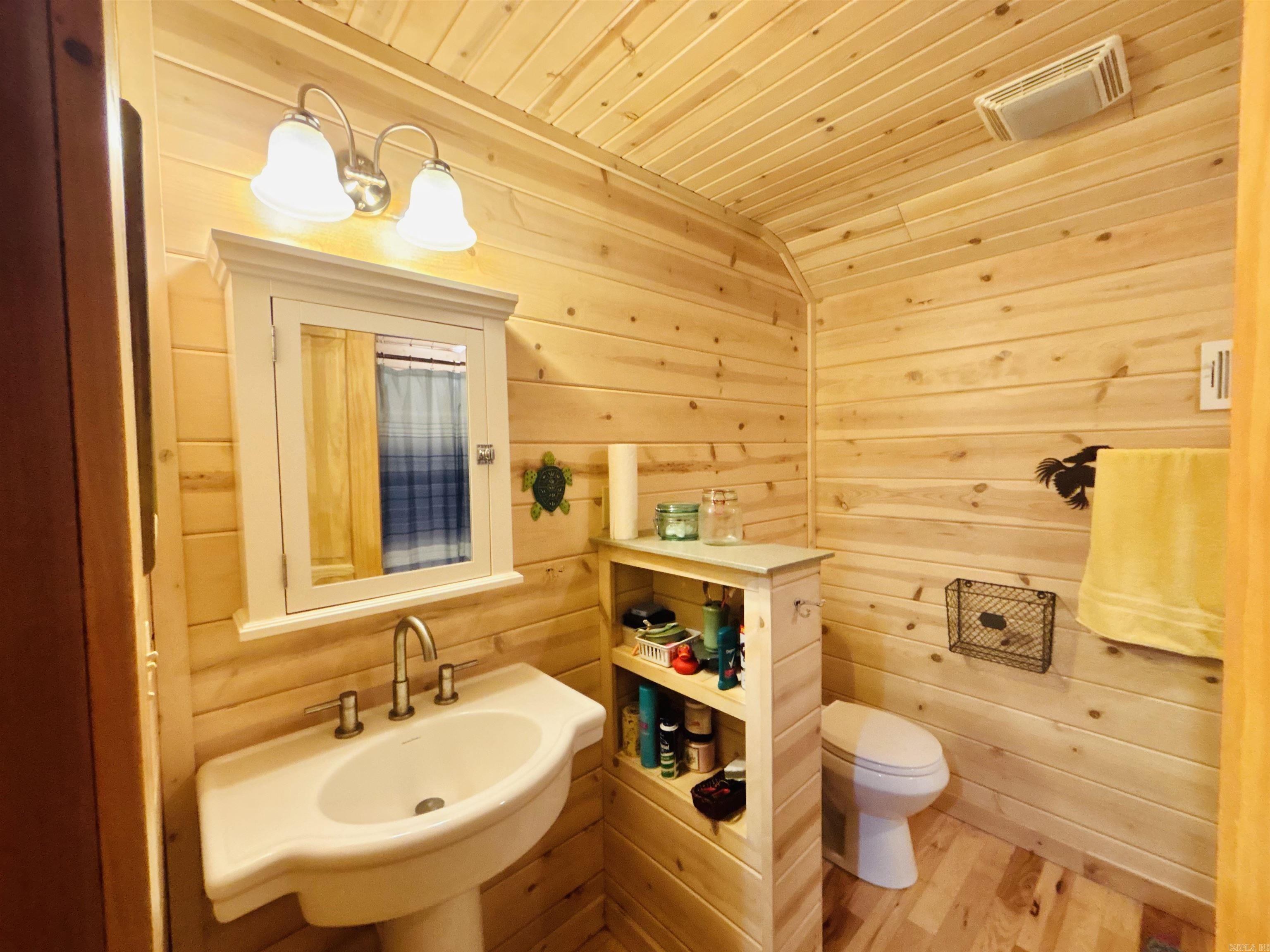 1915 Ridge  Mountain View, AR