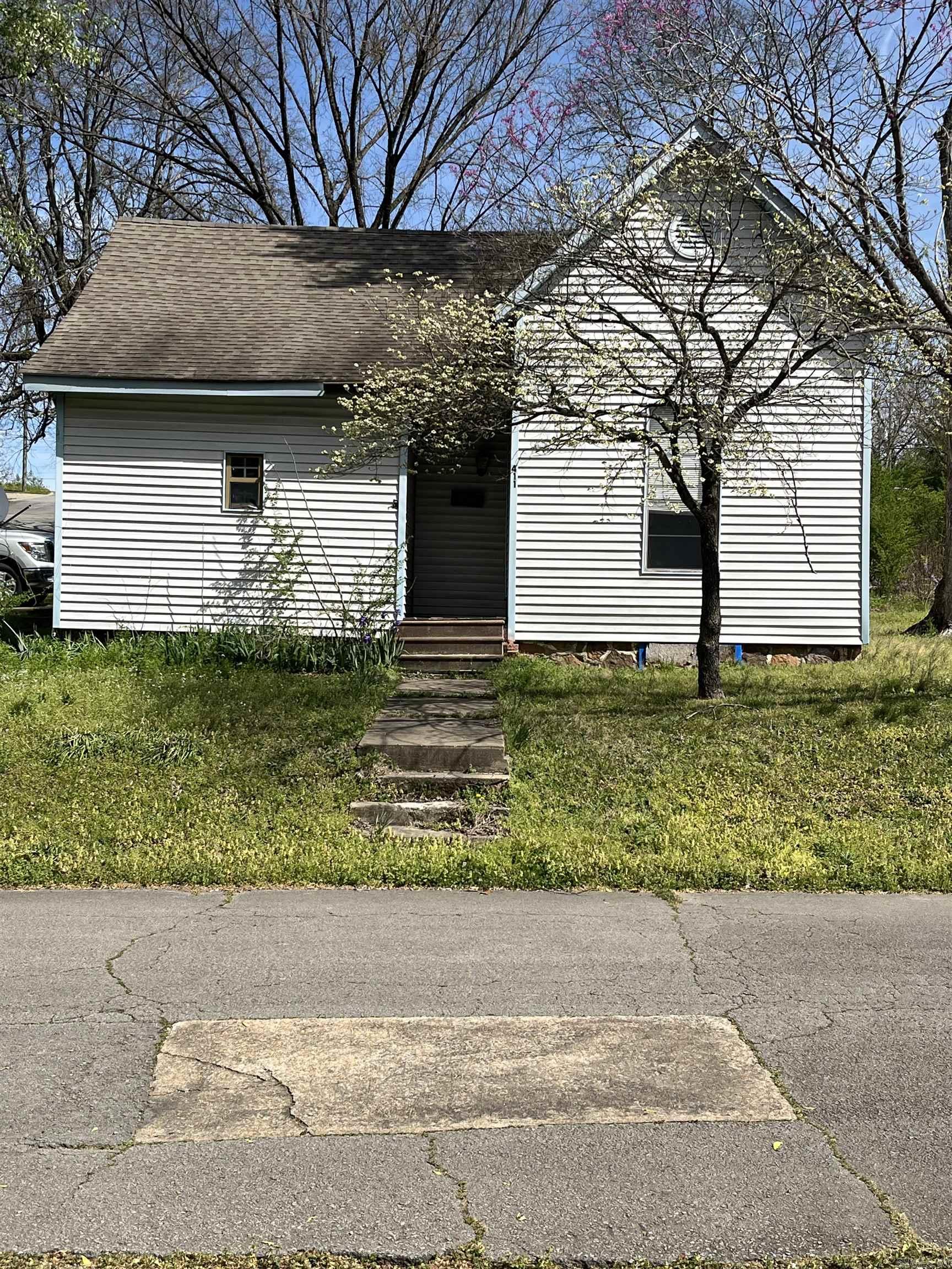 411 N 3rd  Heber Springs, AR