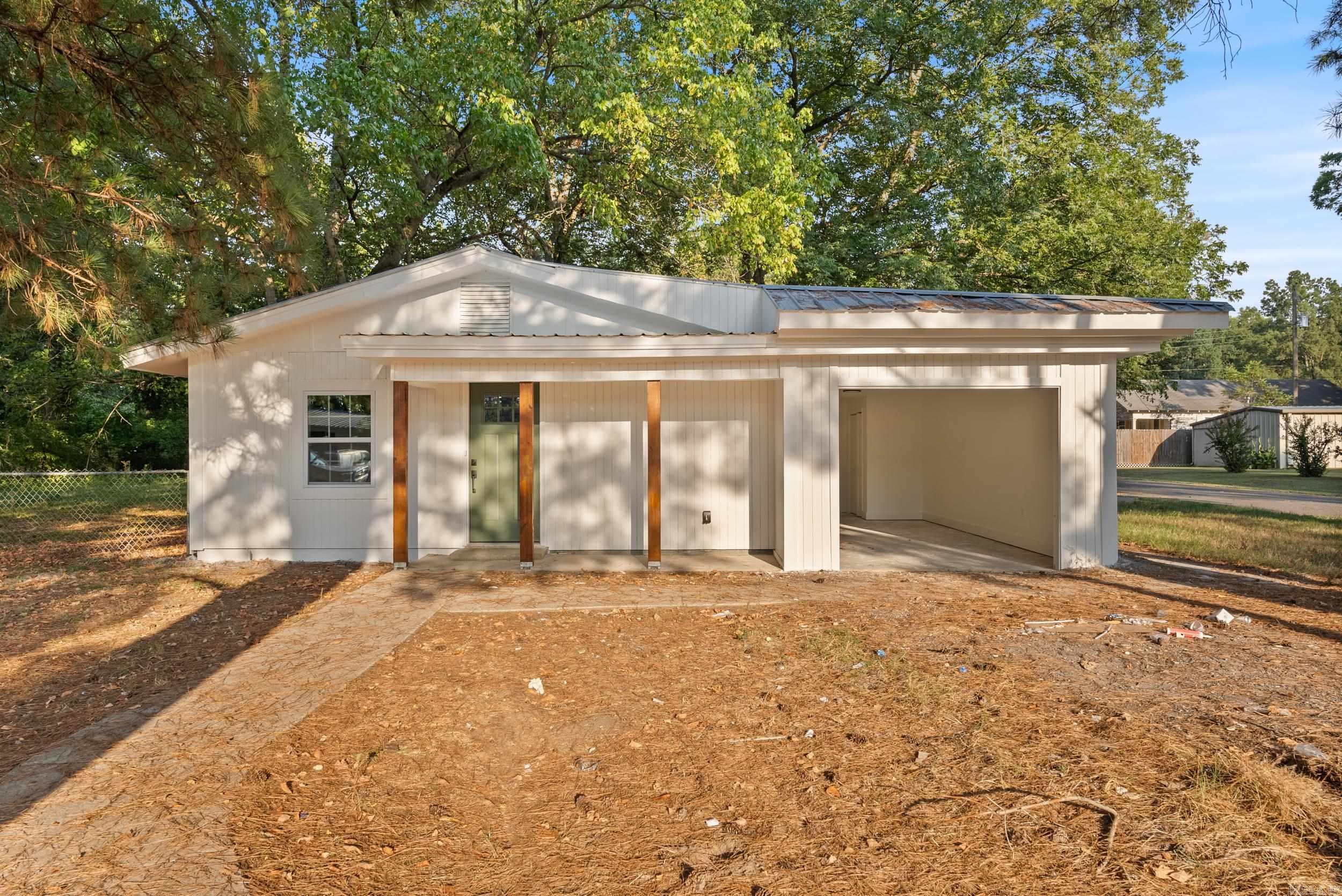 2412 Linwood  Newport, AR