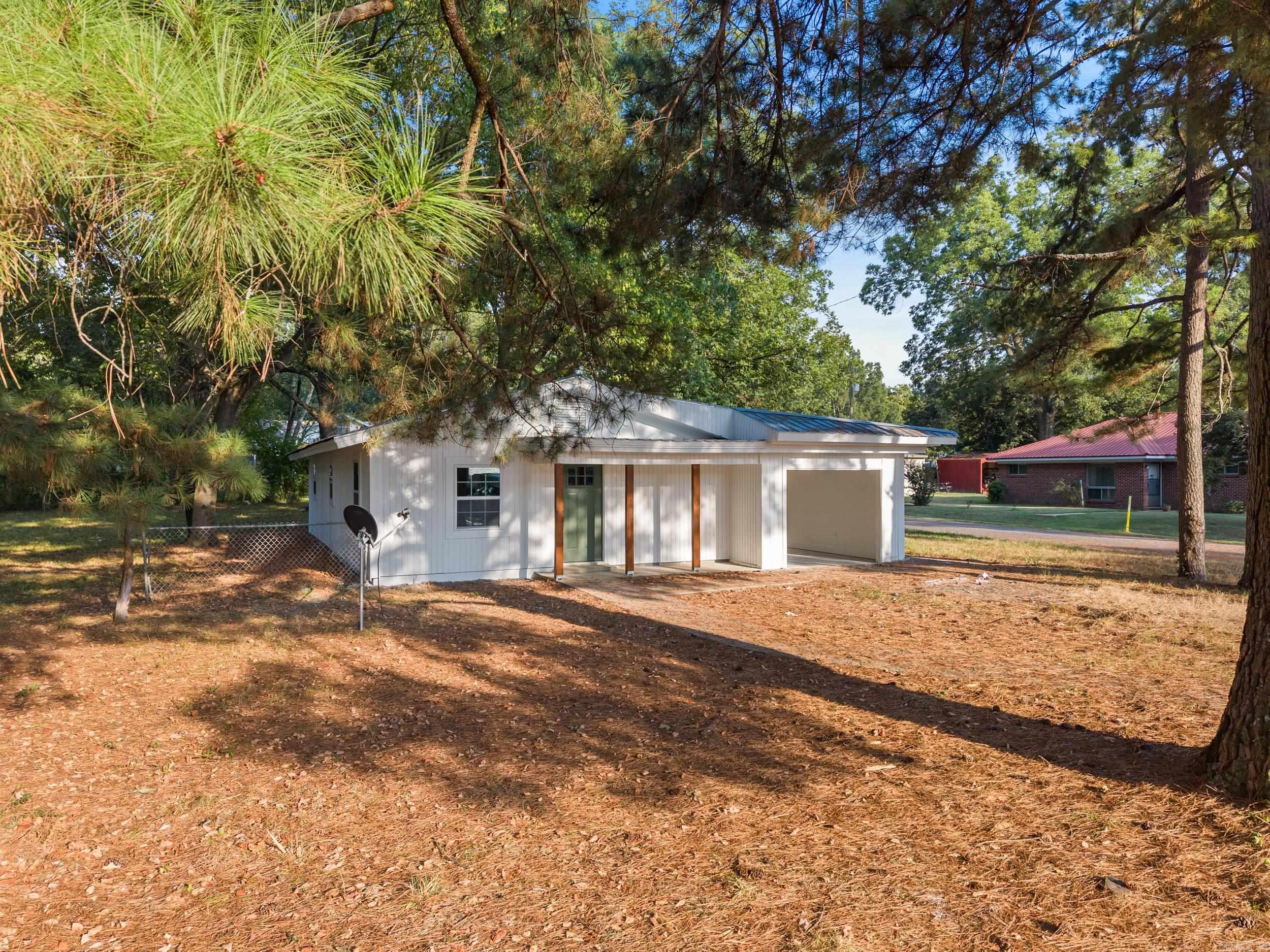 2412 Linwood  Newport, AR