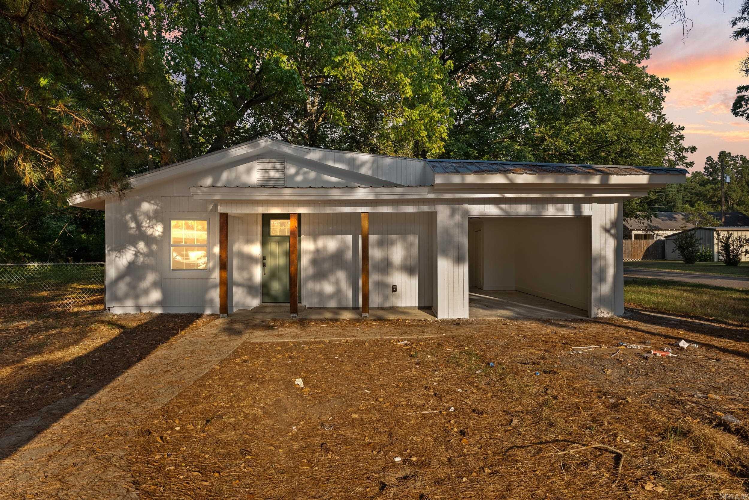 2412 Linwood  Newport, AR