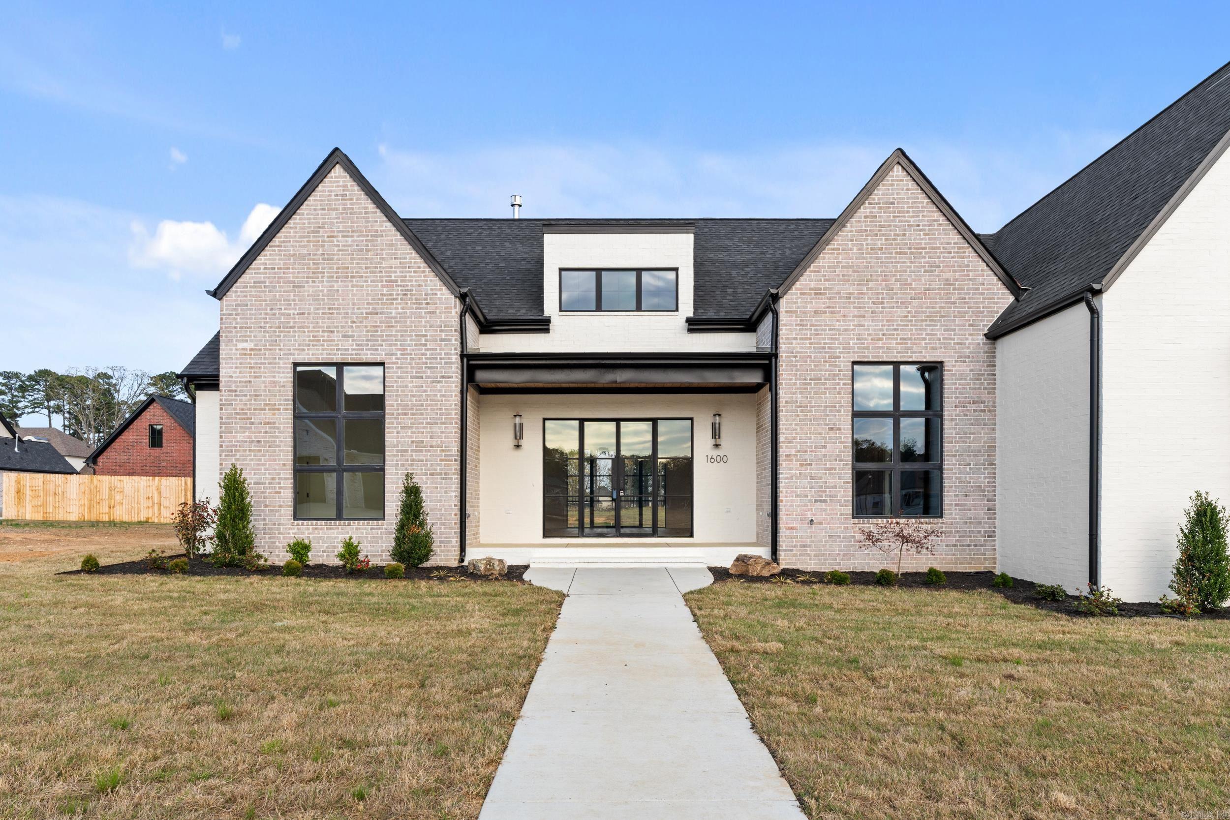 1600 Dolphin  Conway, AR