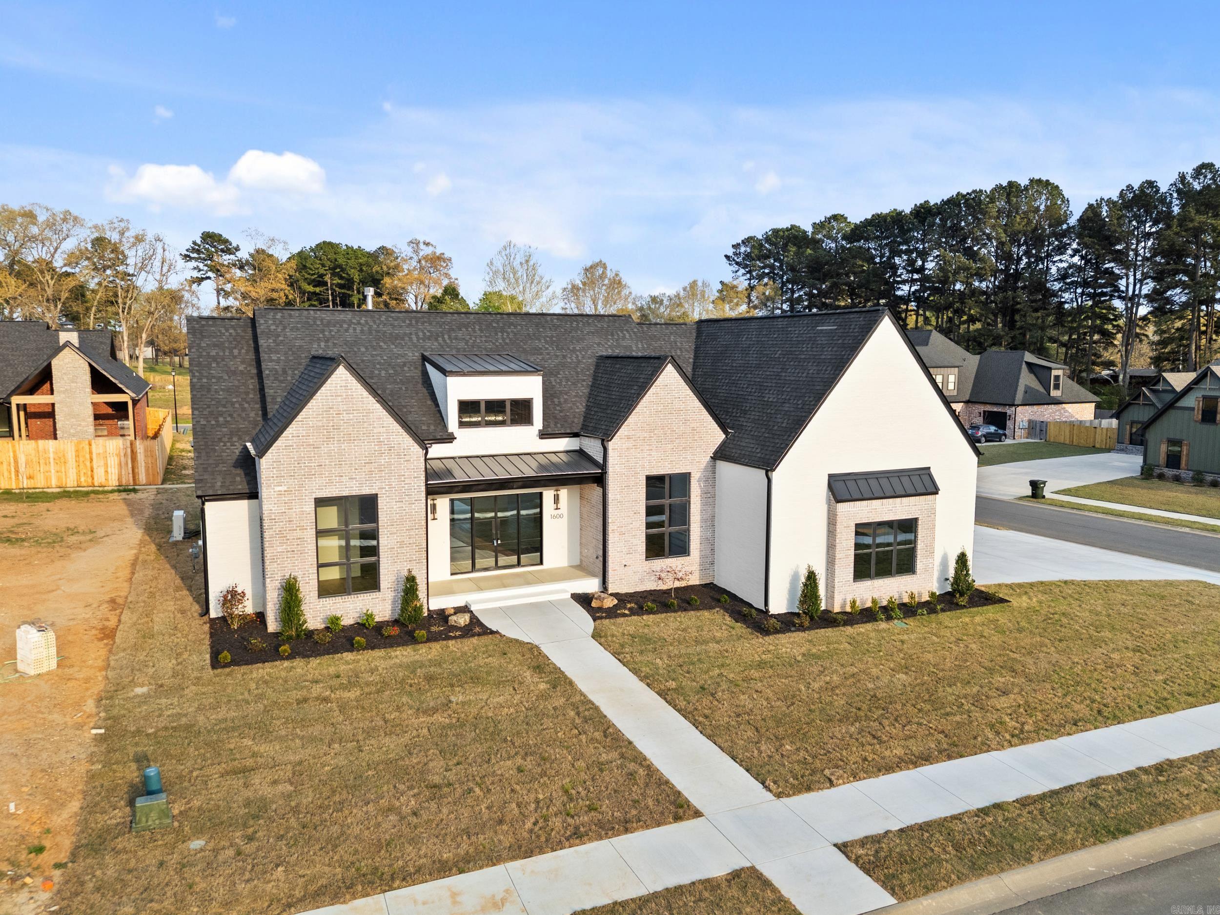 1600 Dolphin  Conway, AR