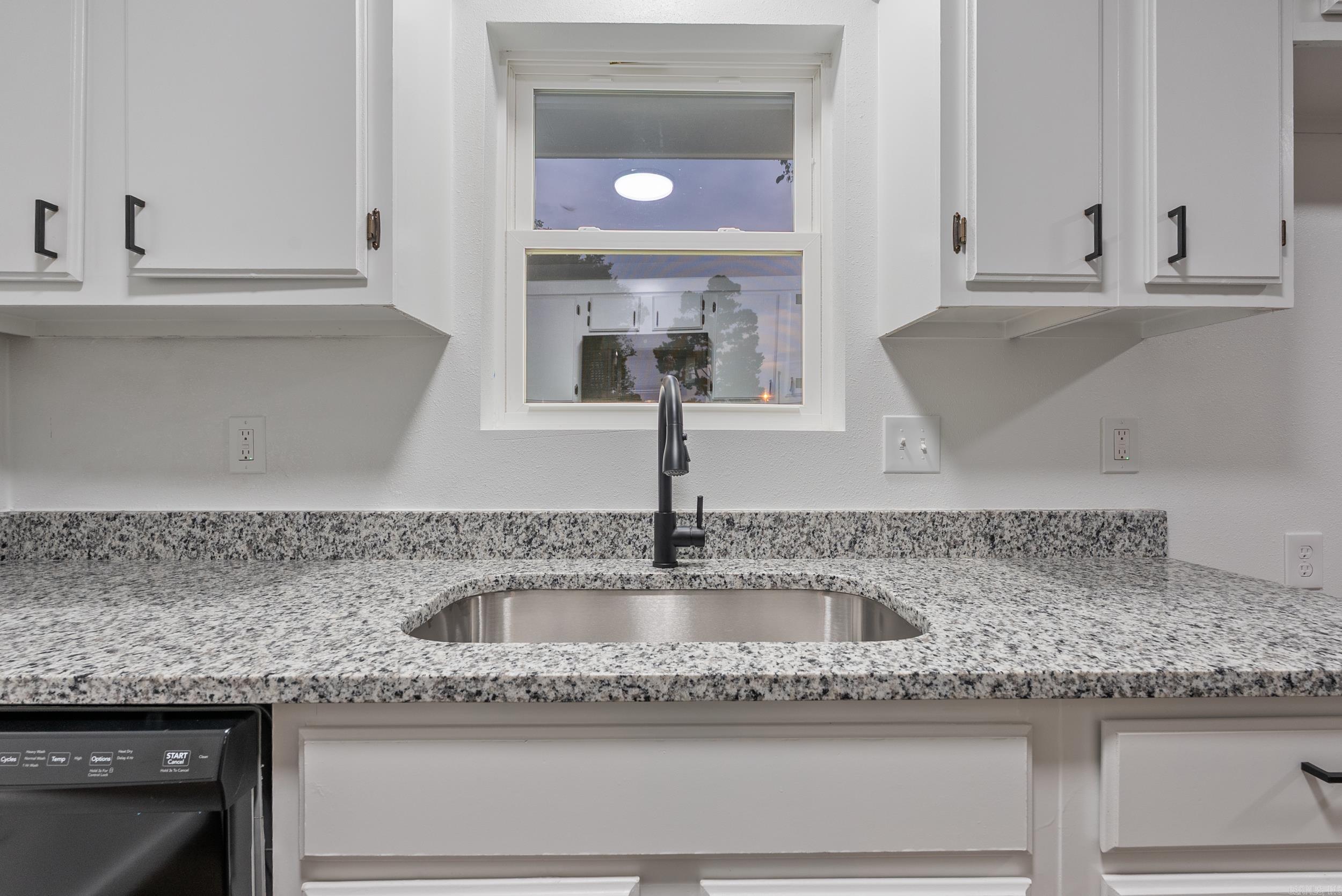 1016 Front  Newport, AR