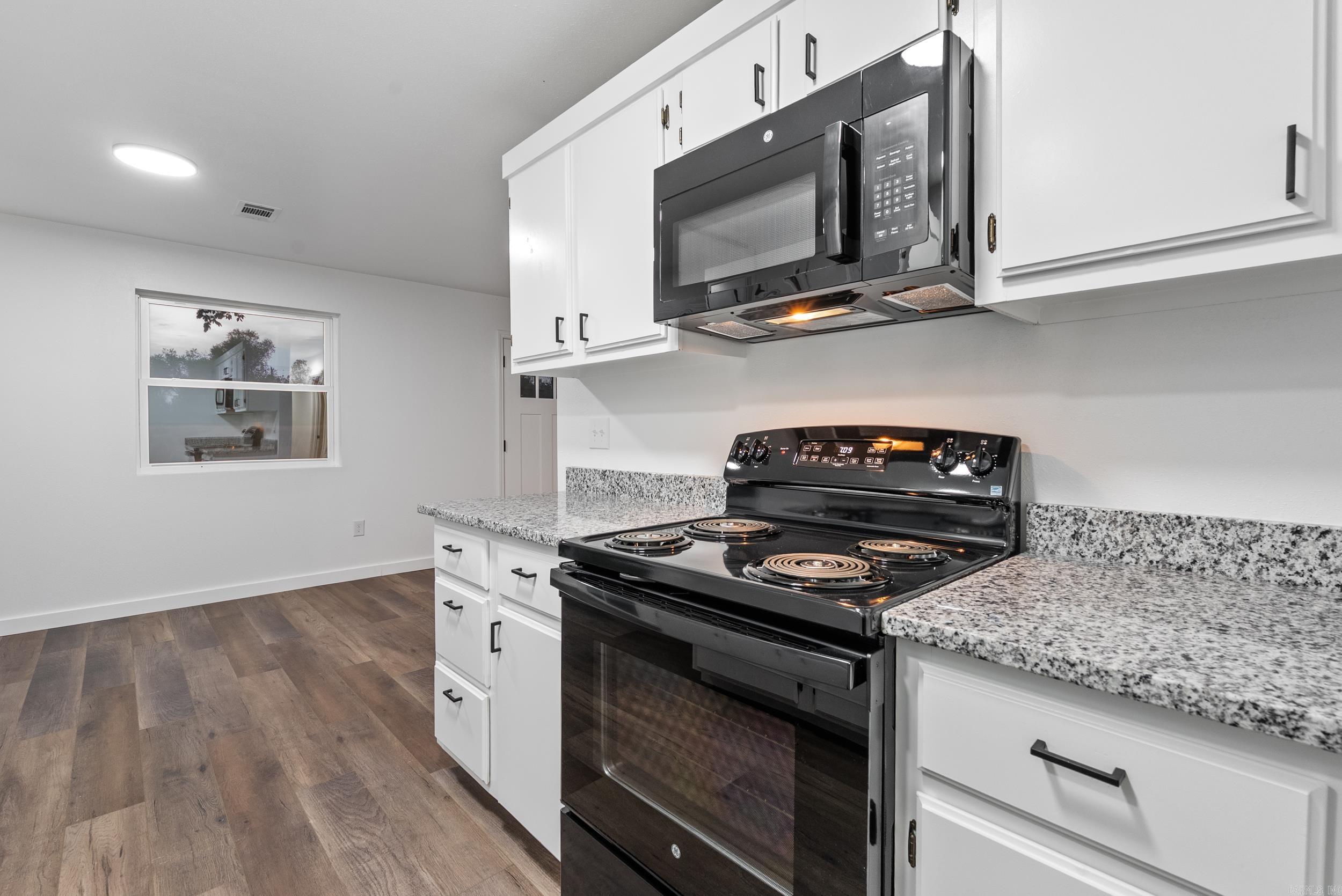 1016 Front  Newport, AR