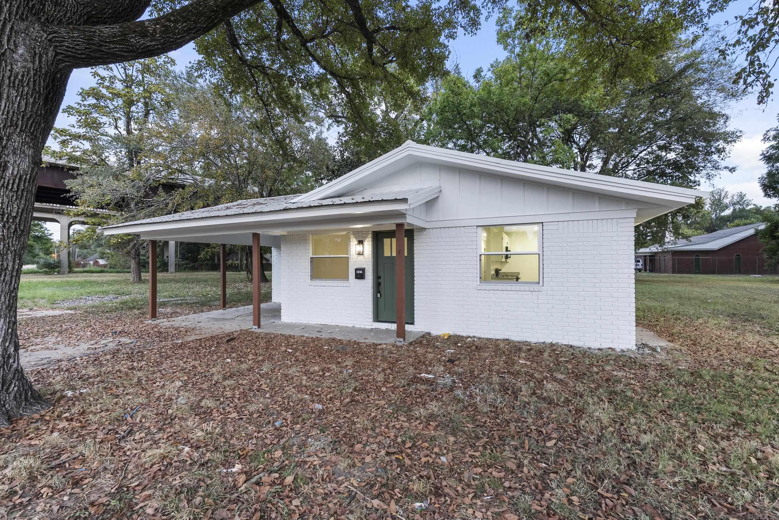 1016 Front  Newport, AR