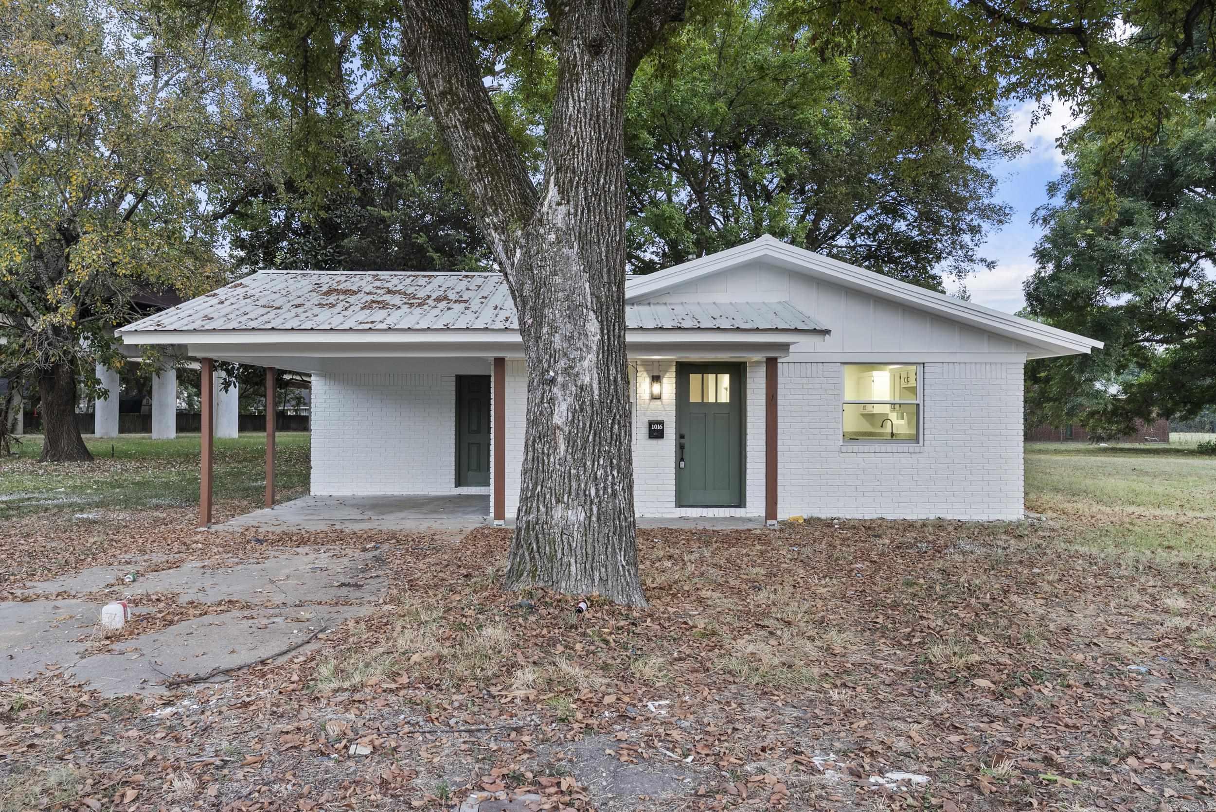 1016 Front  Newport, AR