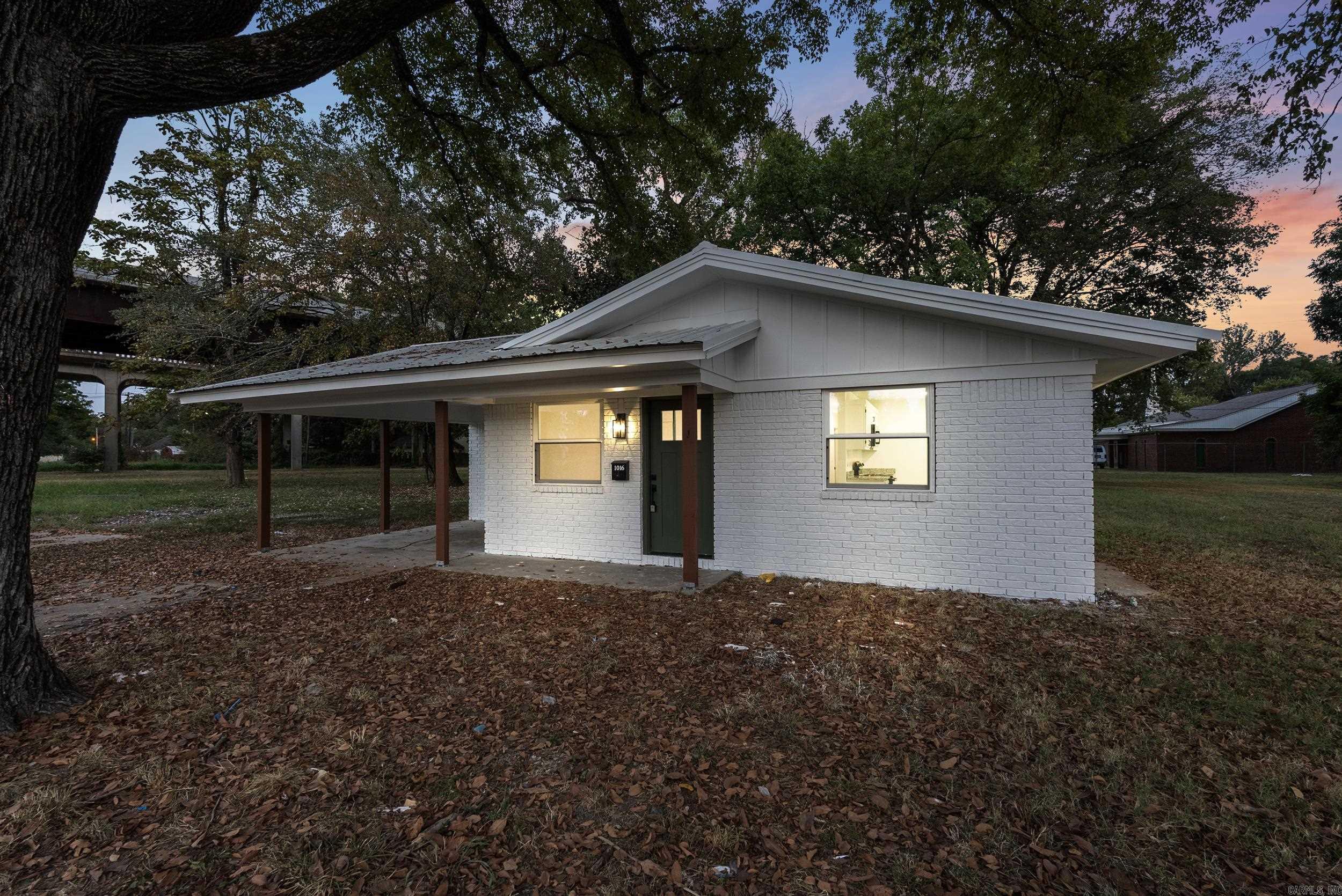 1016 Front  Newport, AR