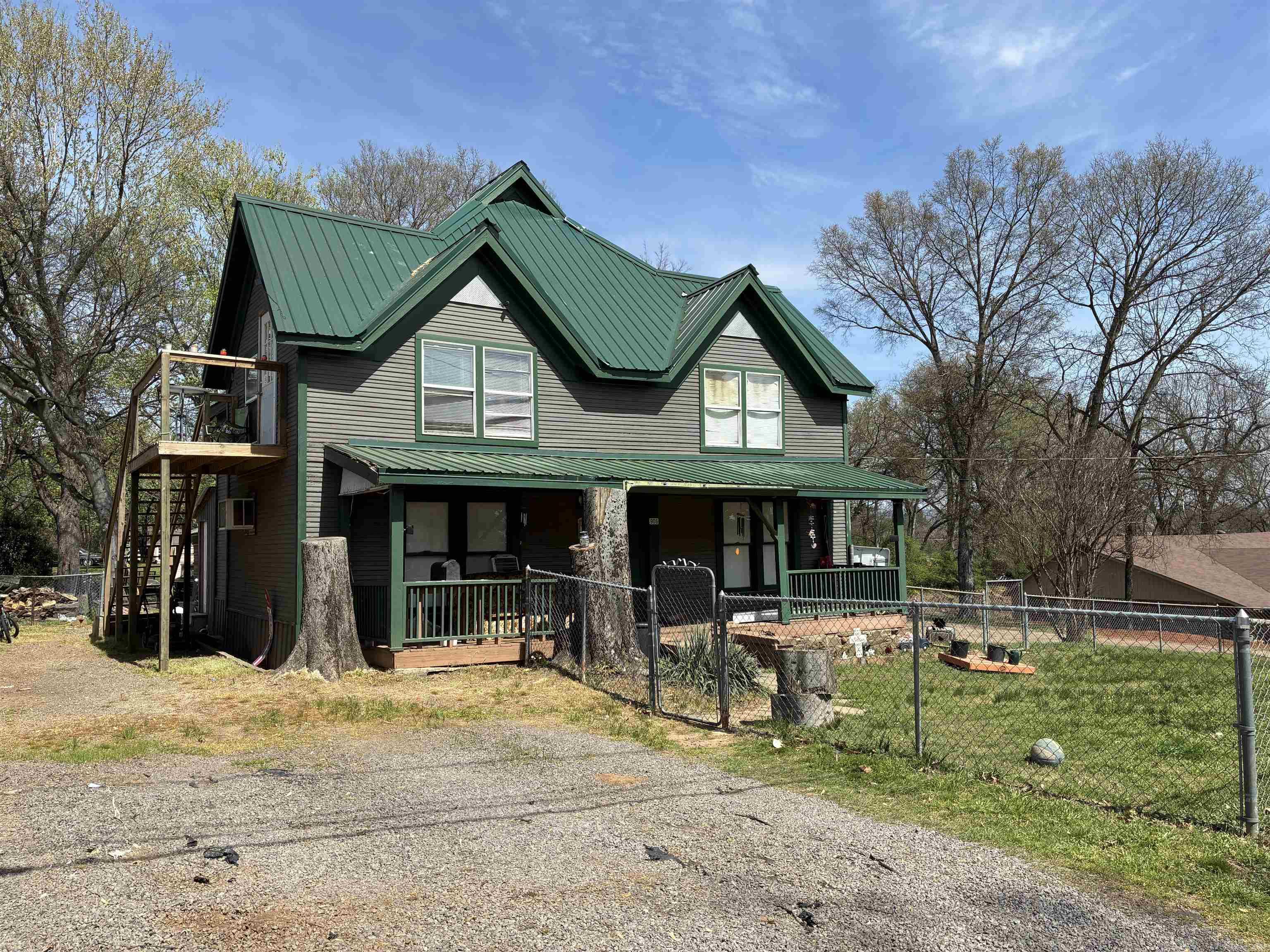 906 W Taylor St  Clarksville, AR