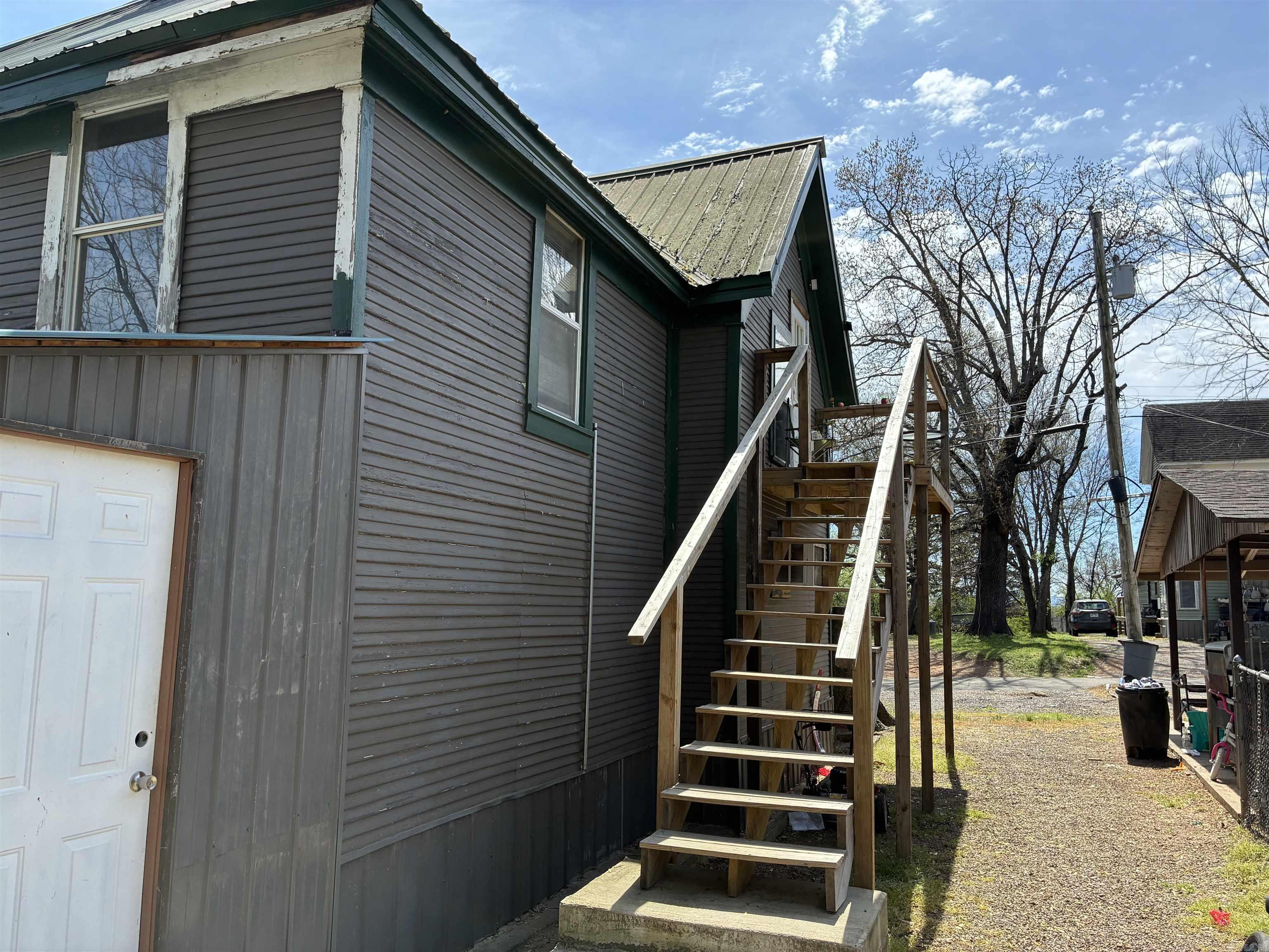 906 W Taylor St  Clarksville, AR