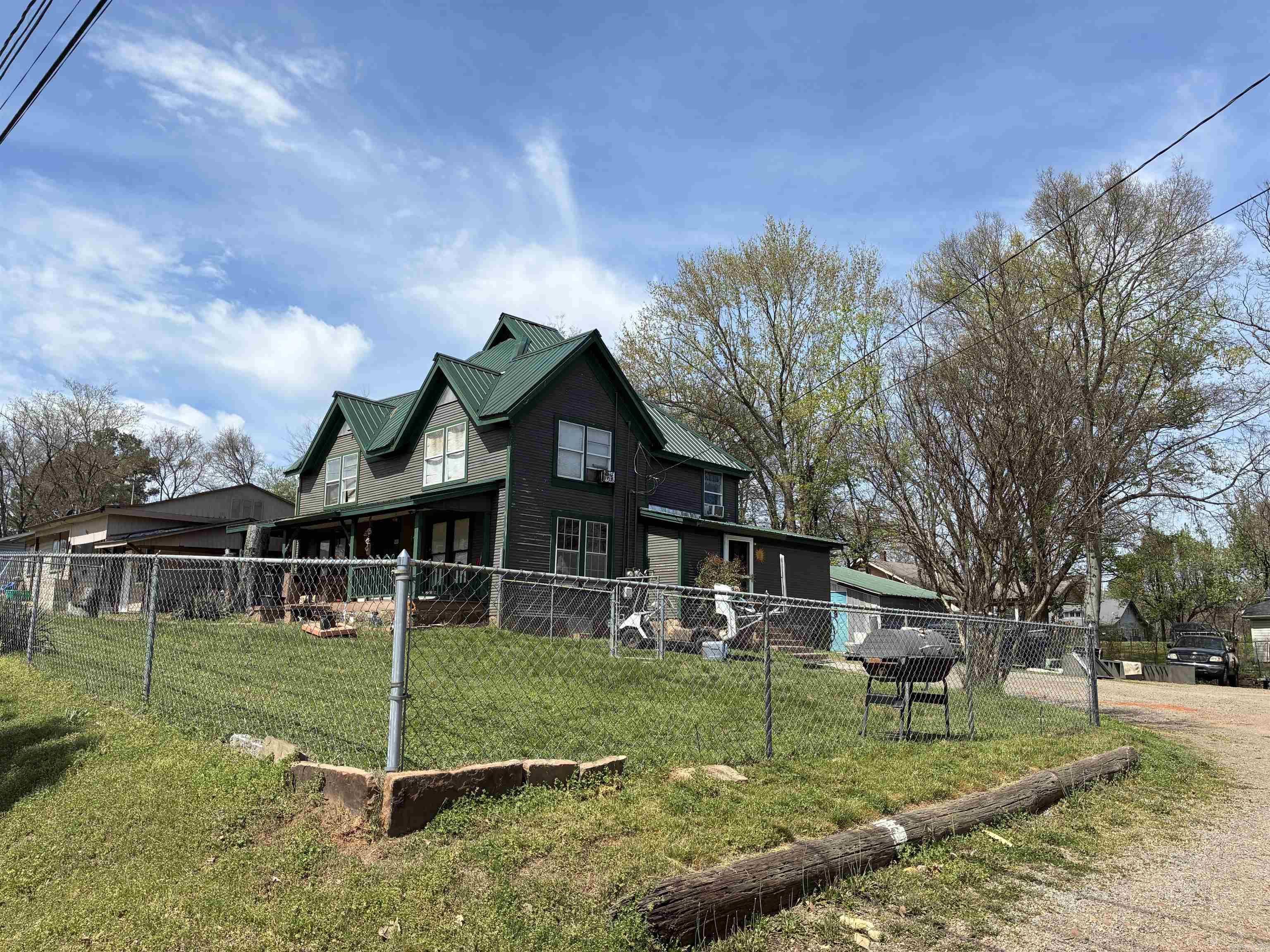 906 W Taylor St  Clarksville, AR