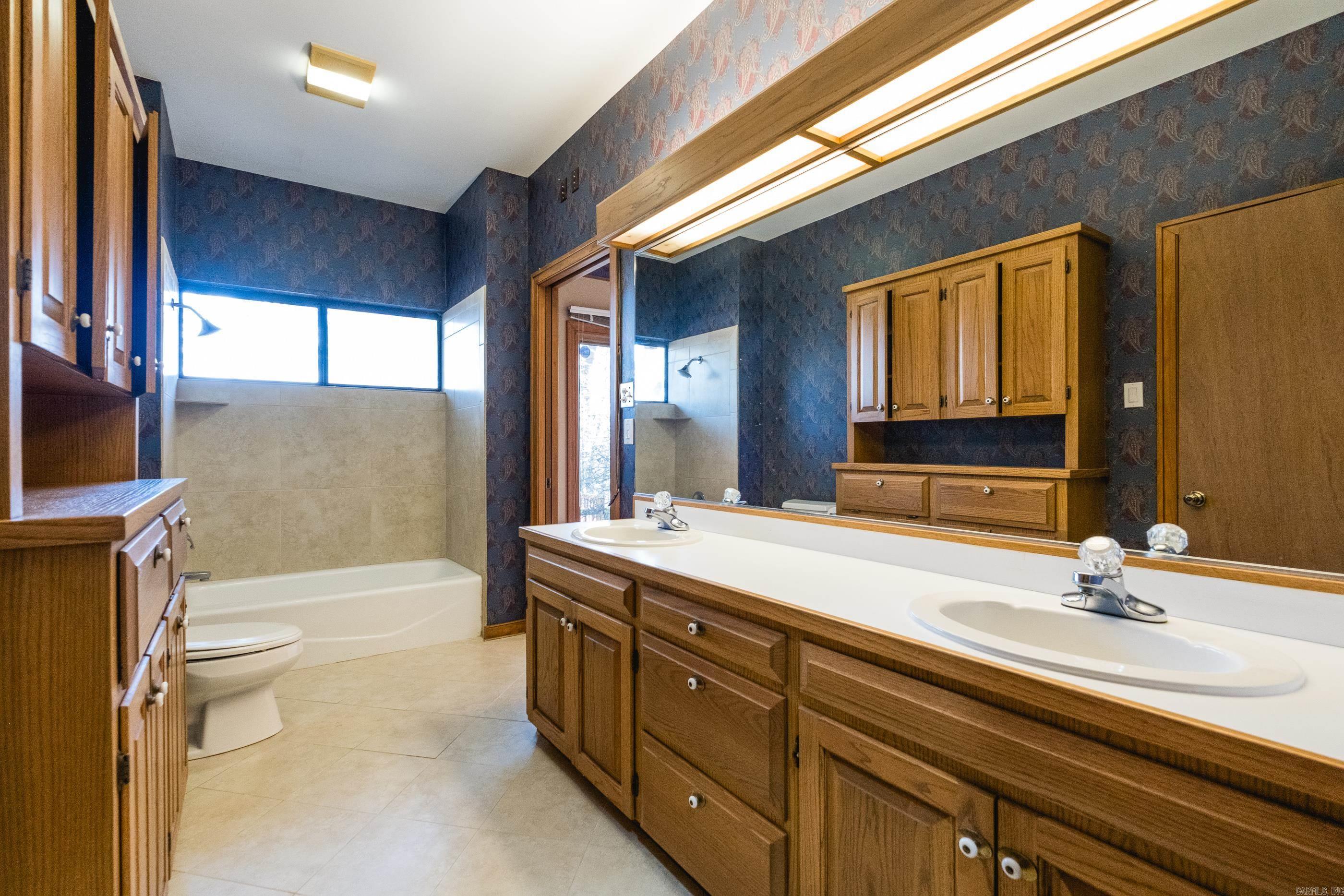 11201 Old Arkansas Drive  Roland, AR