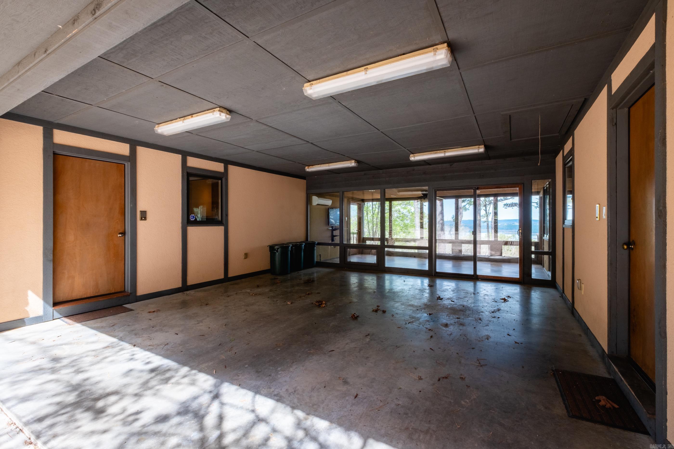 11201 Old Arkansas Drive  Roland, AR