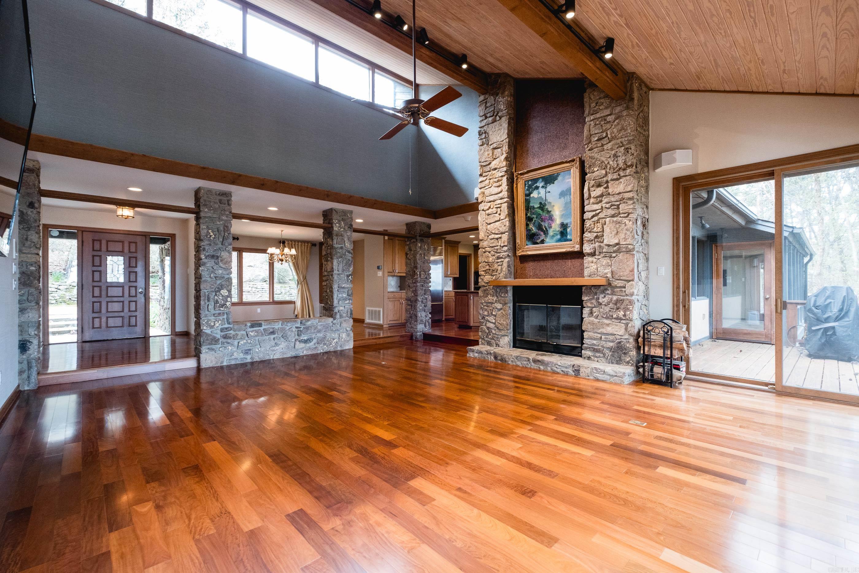 11201 Old Arkansas Drive  Roland, AR