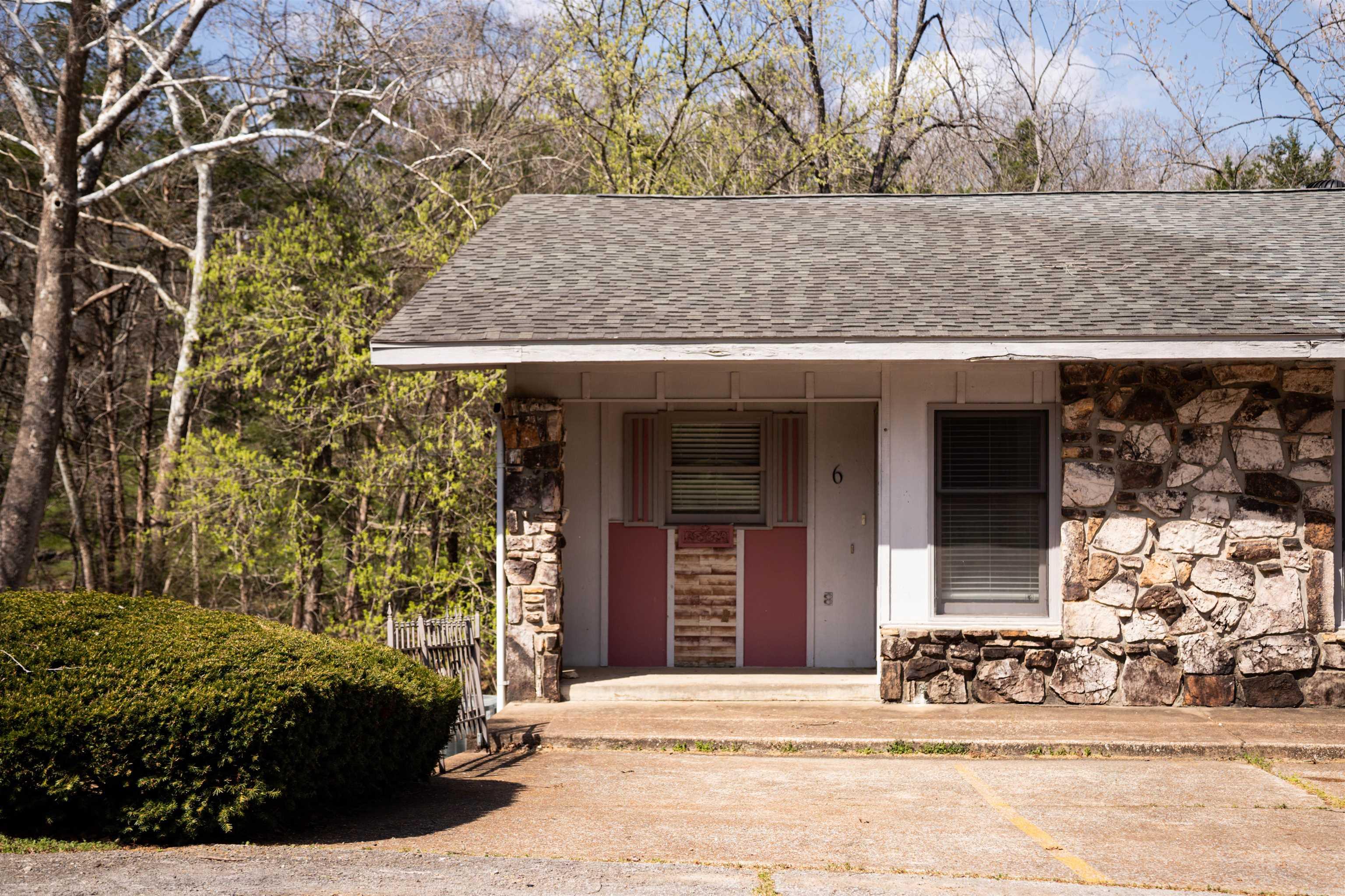 6 Akokisa Dr Cherokee Village, AR 72529