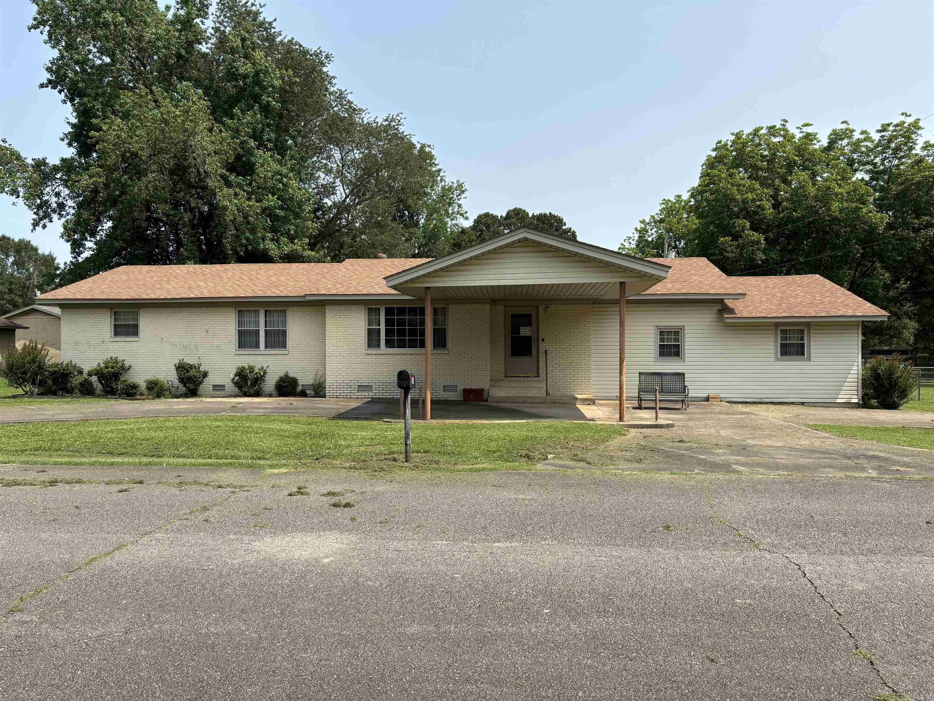 906 W Louisiana  Beebe, AR