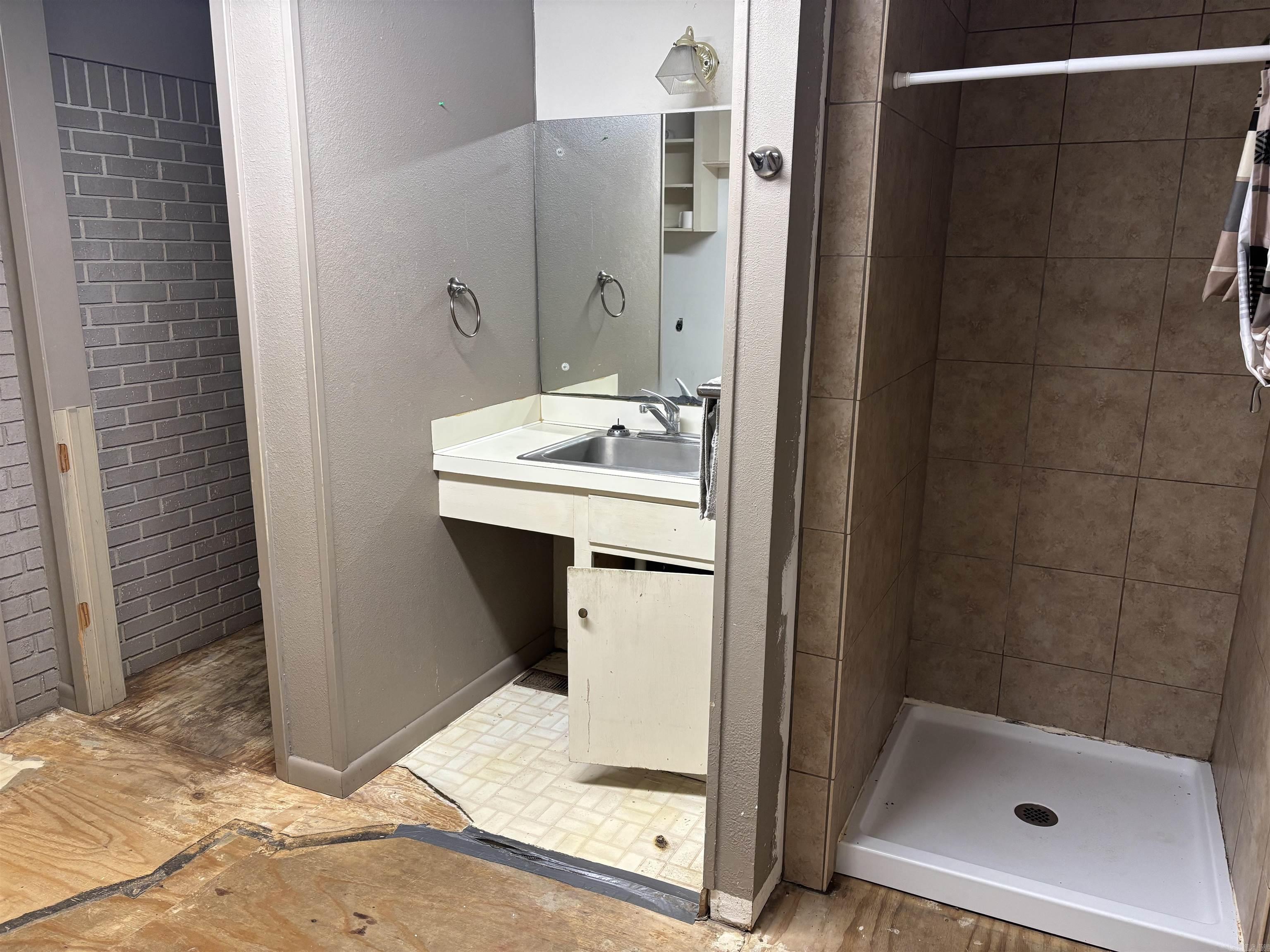 906 W Louisiana  Beebe, AR