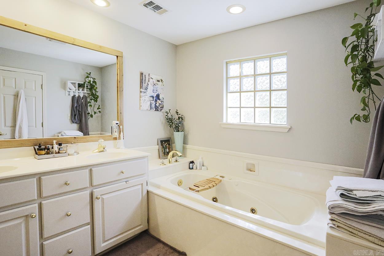 8 Silver Meadow Cove  North Little Rock, AR