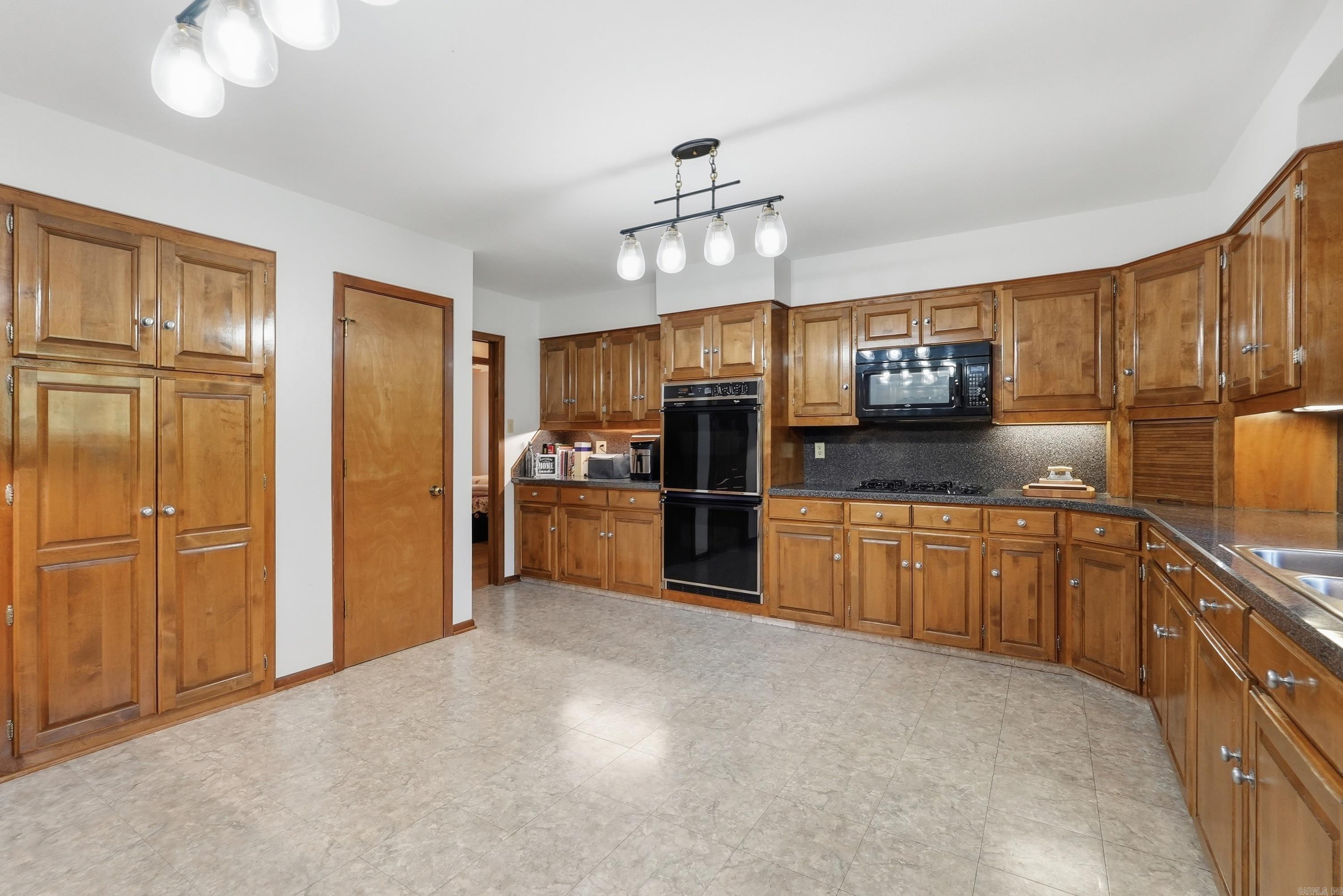 1190 Cambridge  Benton, AR