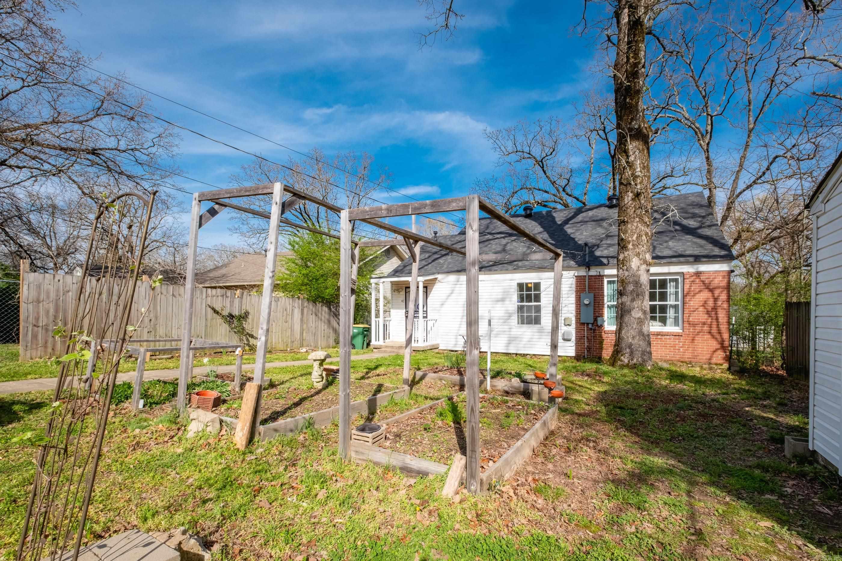 1516 S Harrison  Little Rock, AR