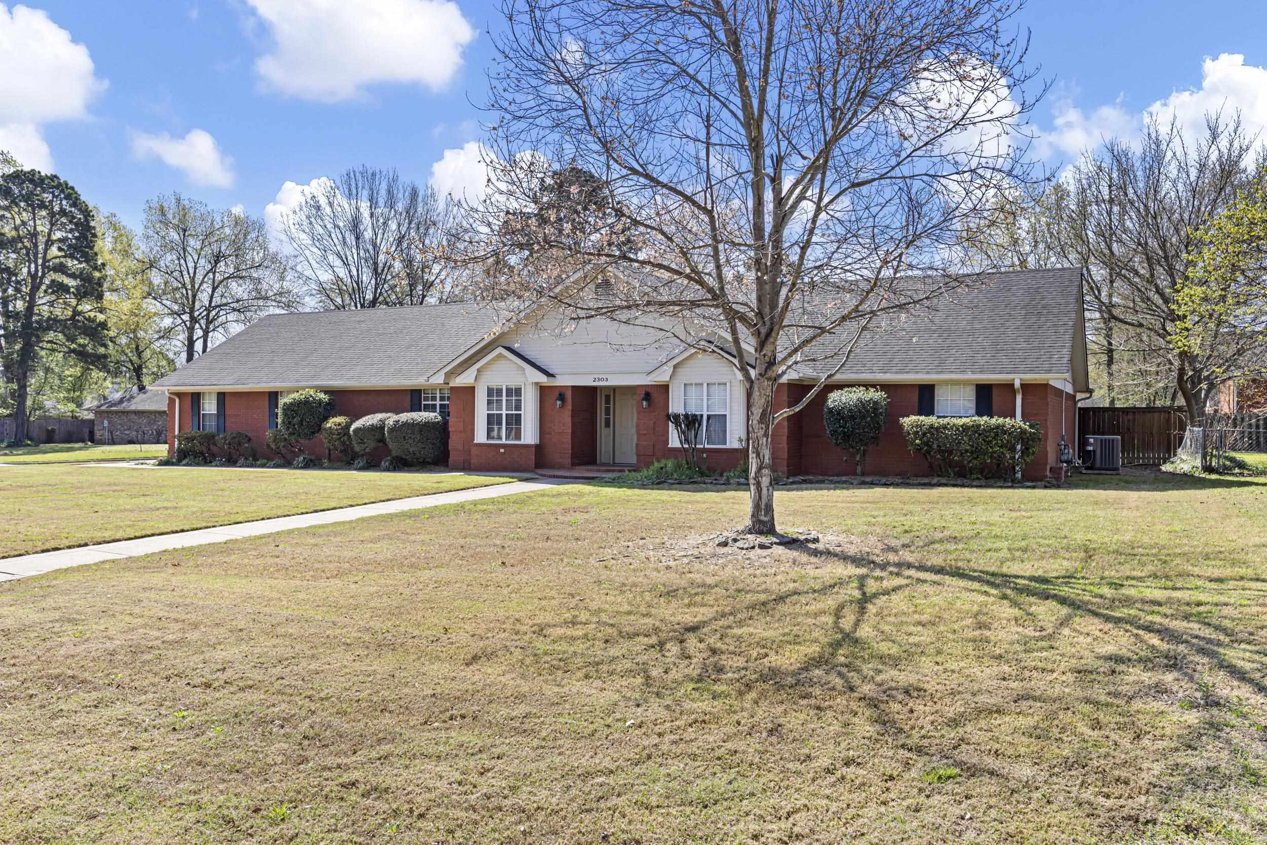 2303 W 5th  Russellville, AR