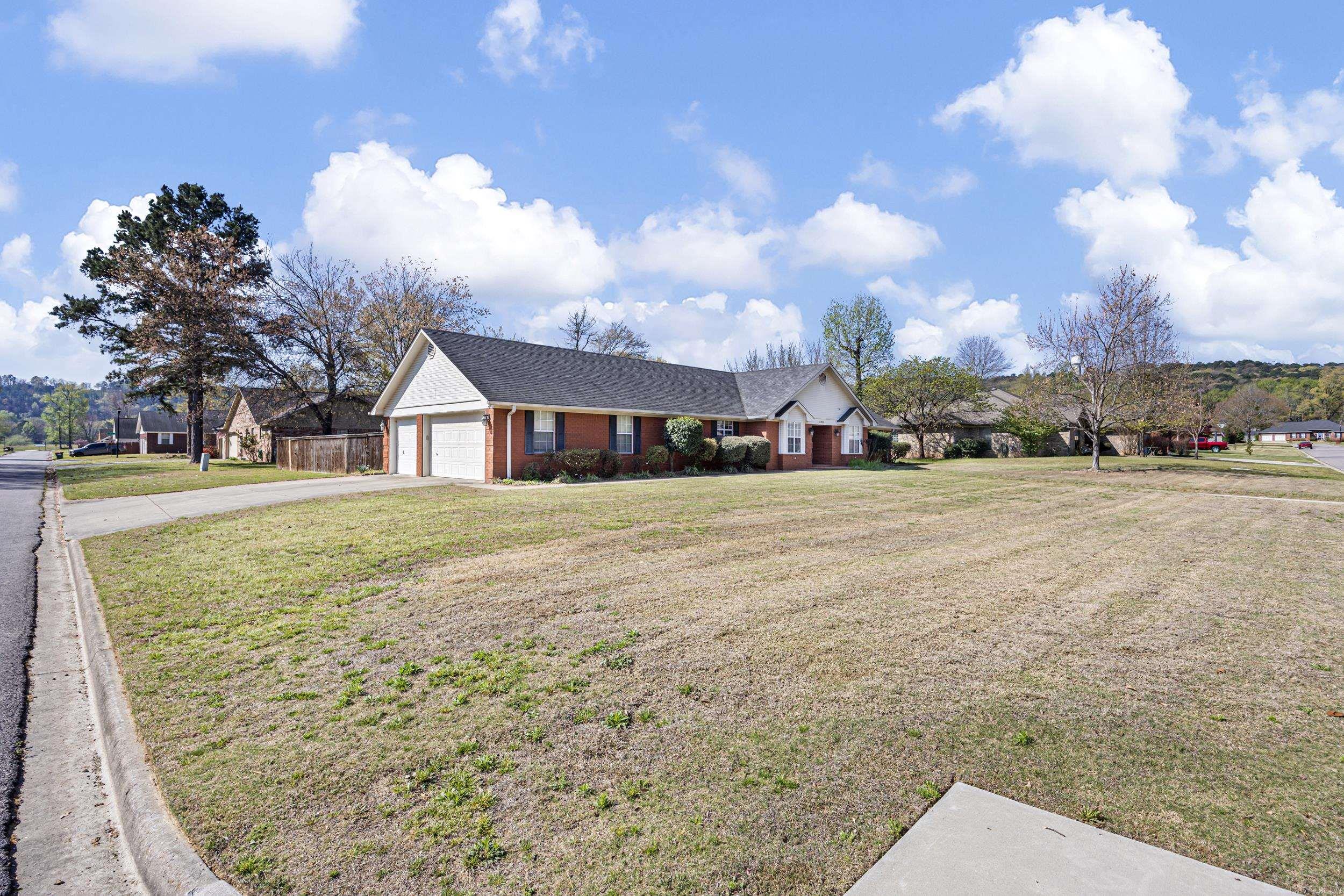 2303 W 5th  Russellville, AR