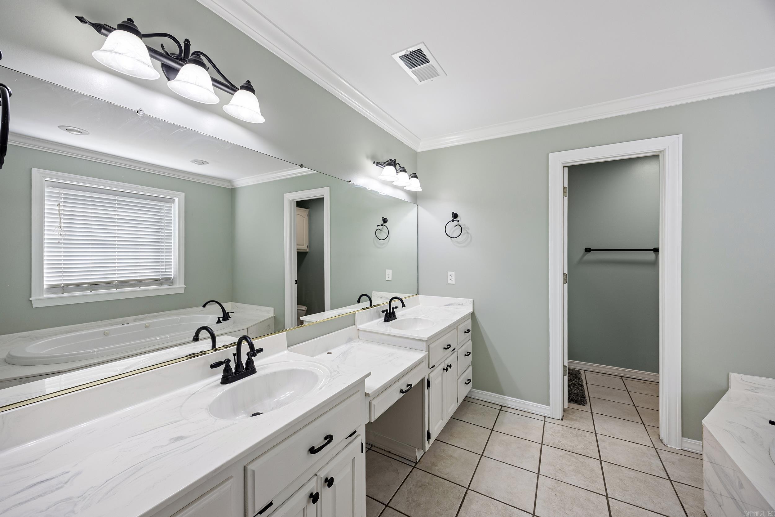 2303 W 5th  Russellville, AR