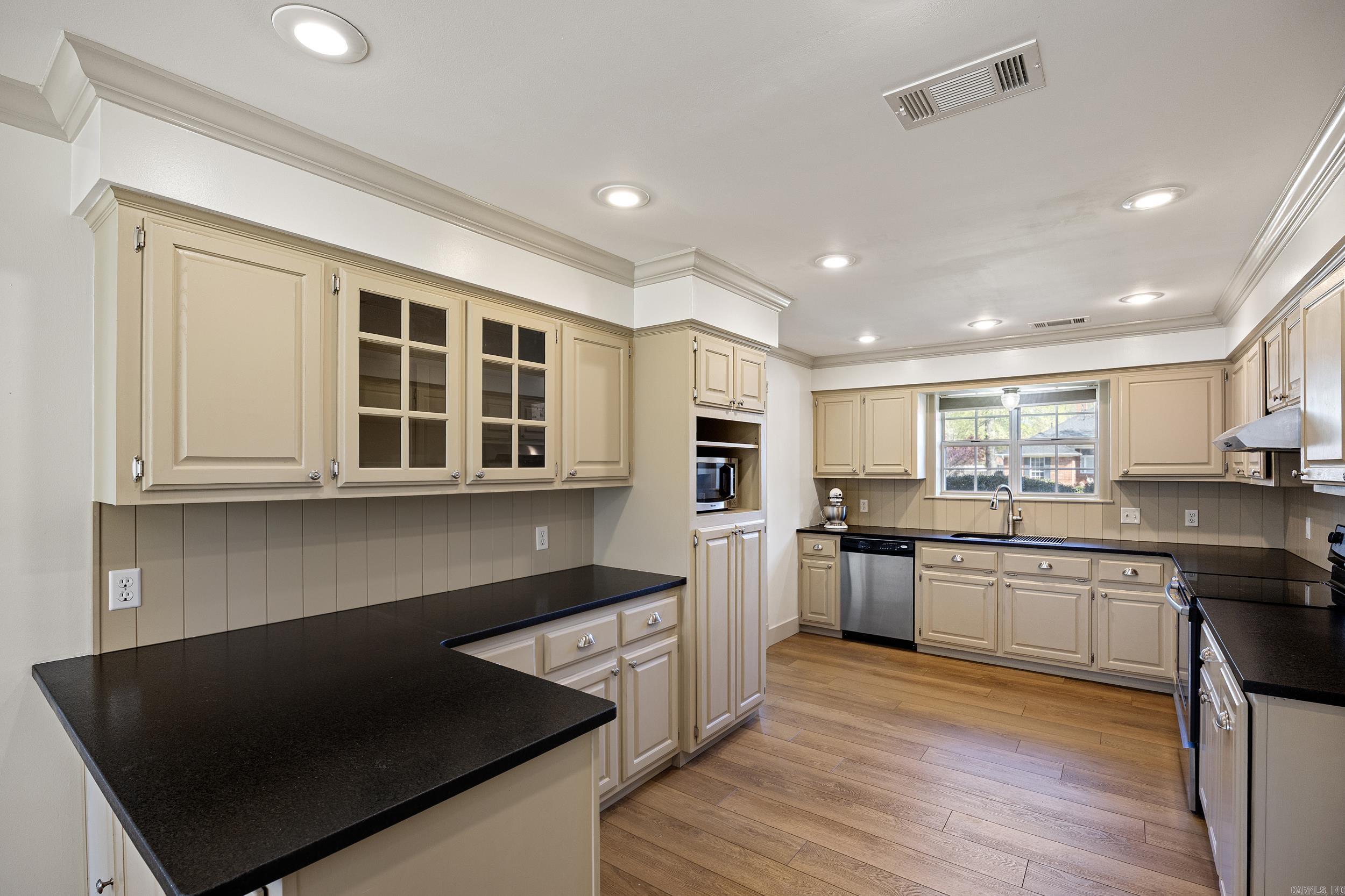 2303 W 5th  Russellville, AR