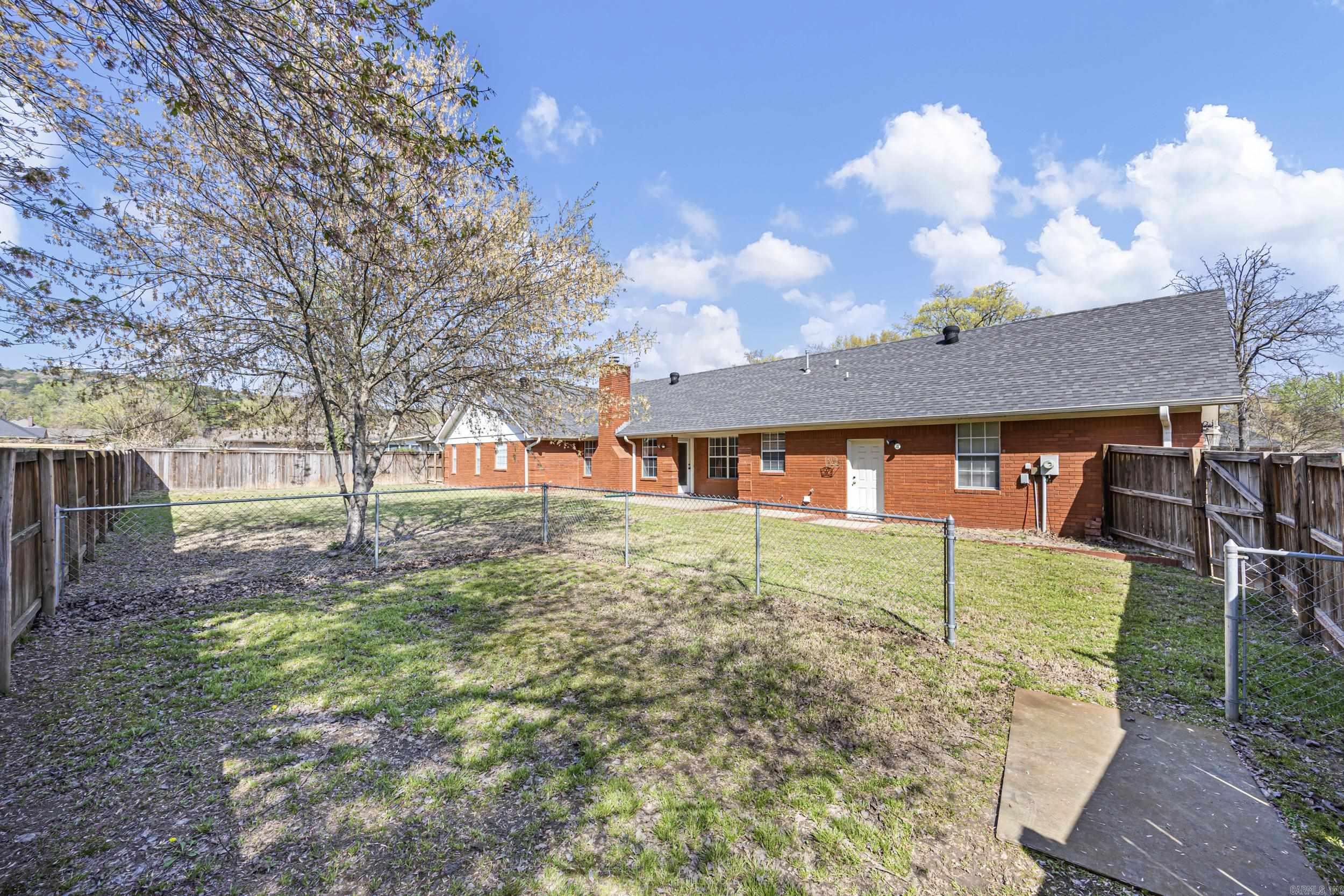 2303 W 5th  Russellville, AR