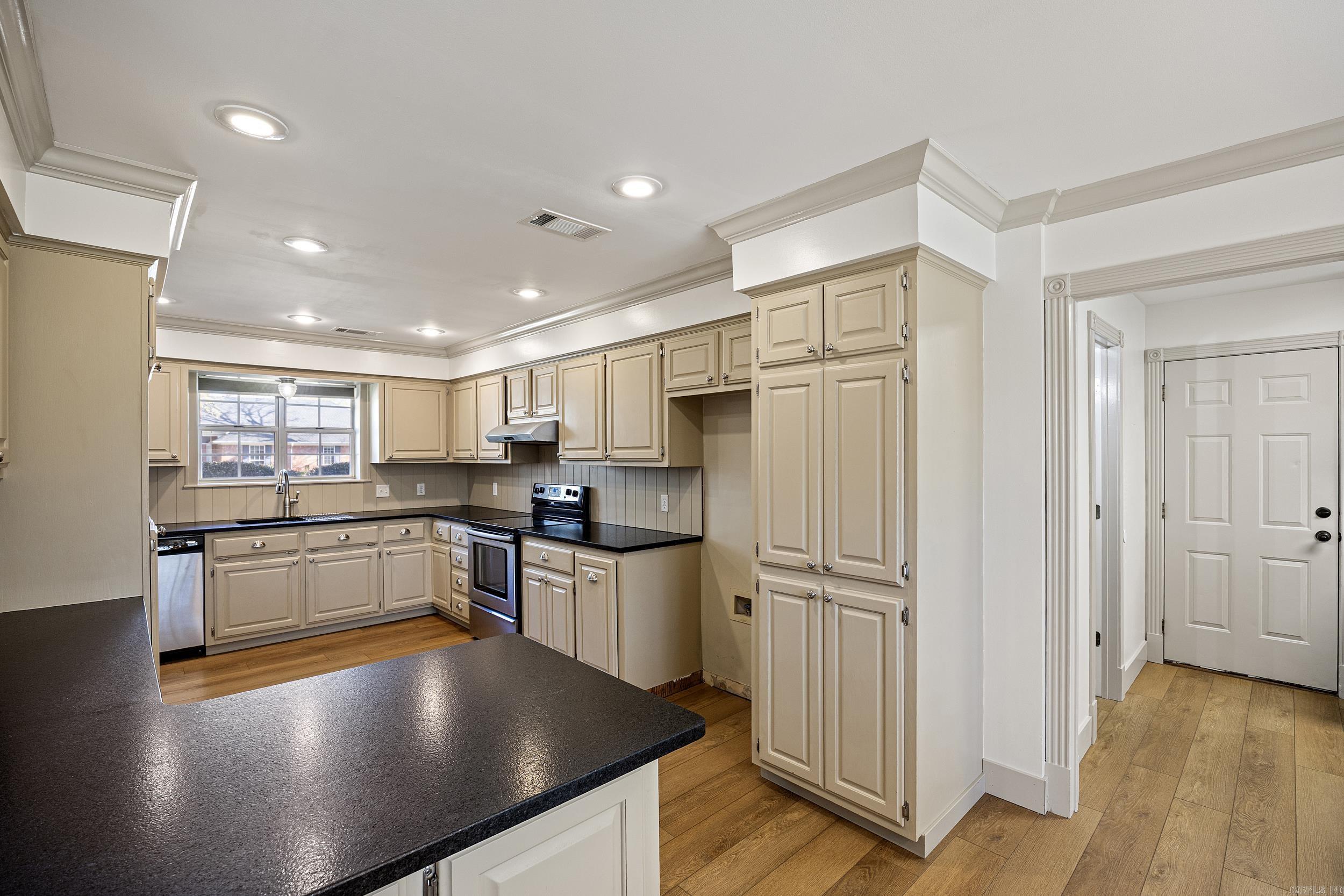 2303 W 5th  Russellville, AR