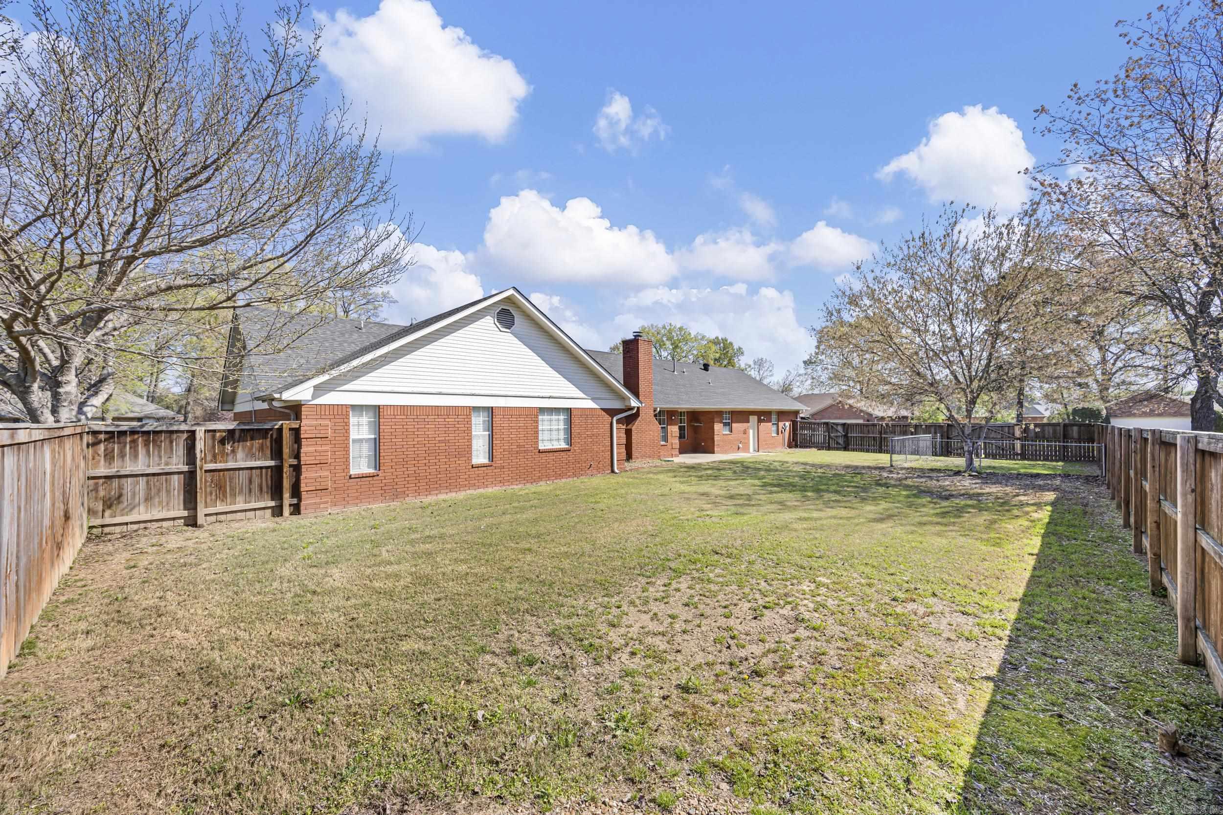 2303 W 5th  Russellville, AR