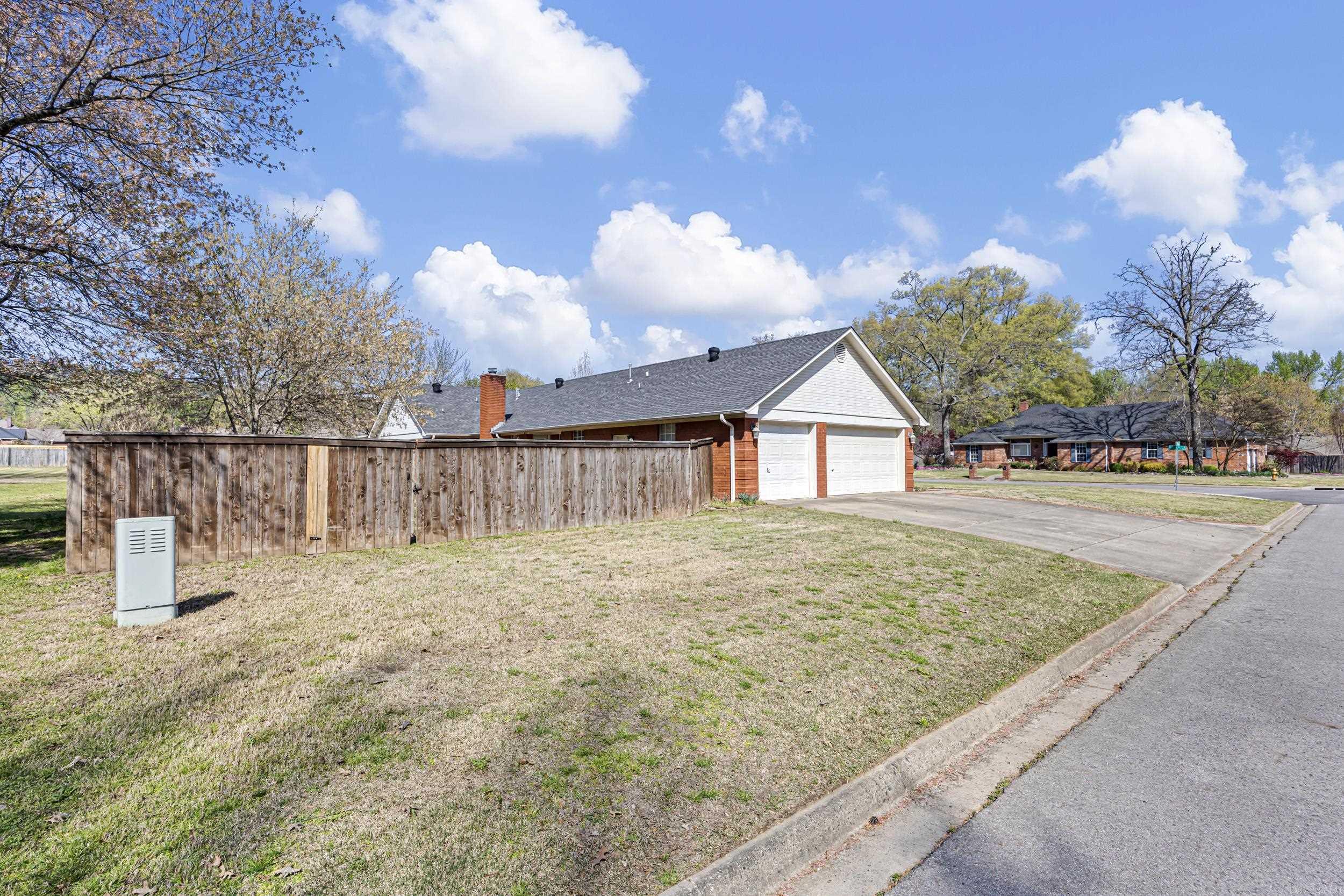 2303 W 5th  Russellville, AR