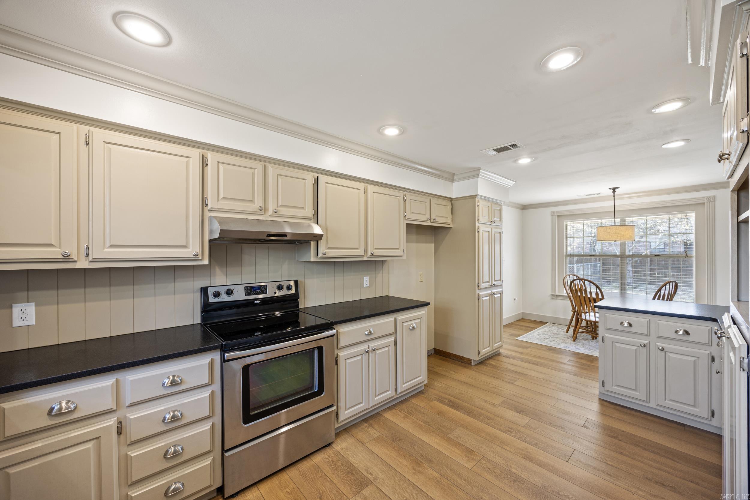 2303 W 5th  Russellville, AR