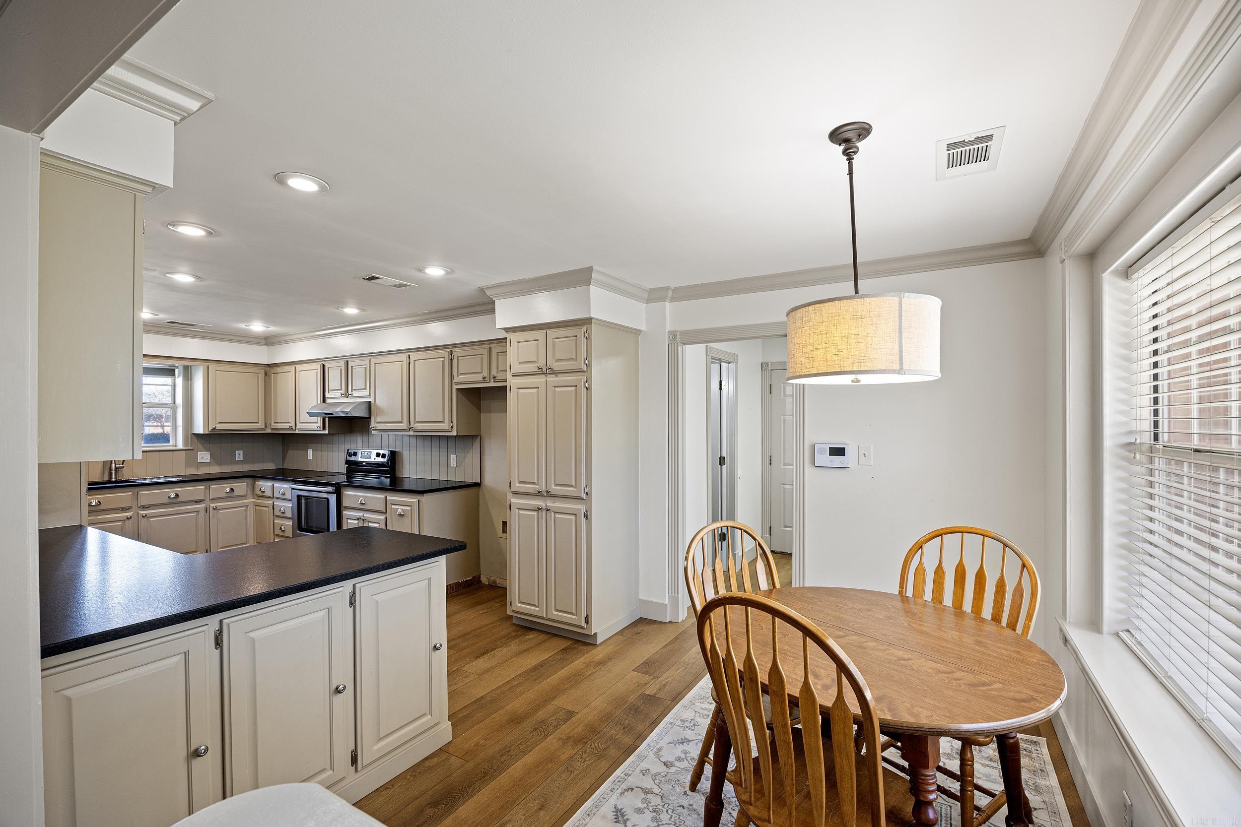 2303 W 5th  Russellville, AR