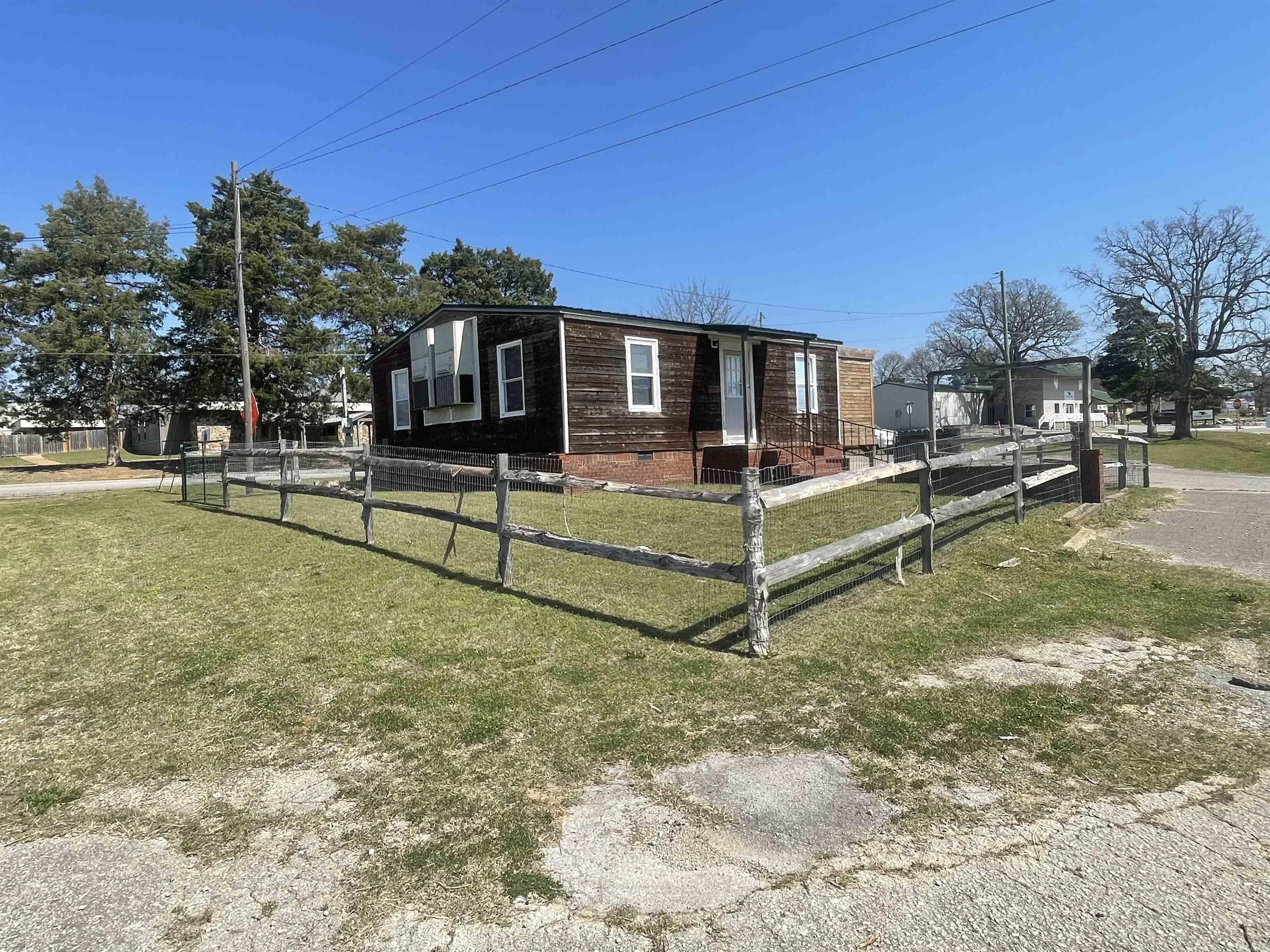 1101 Maple Drive  Mountain View, AR