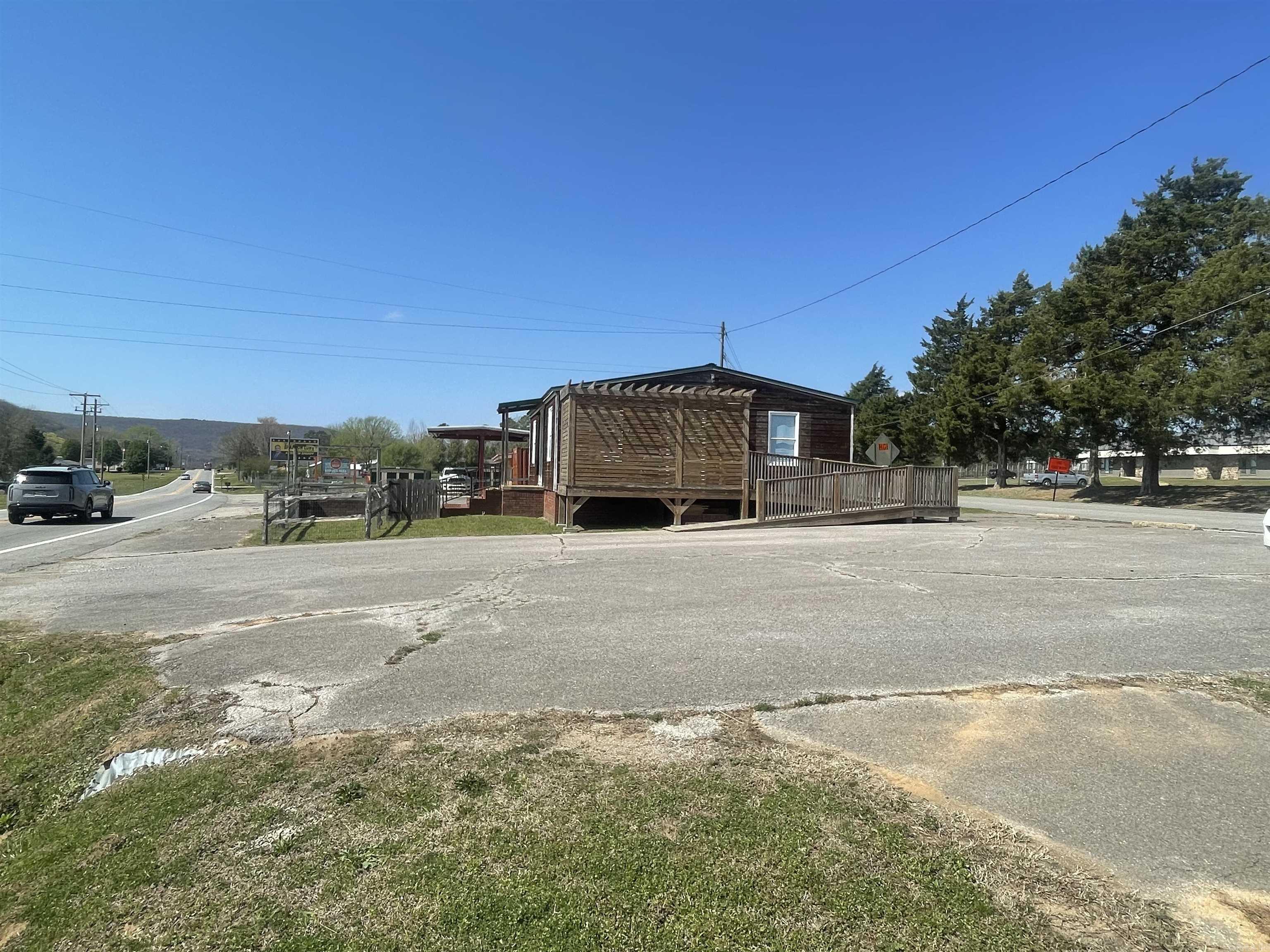 1101 Maple Drive  Mountain View, AR