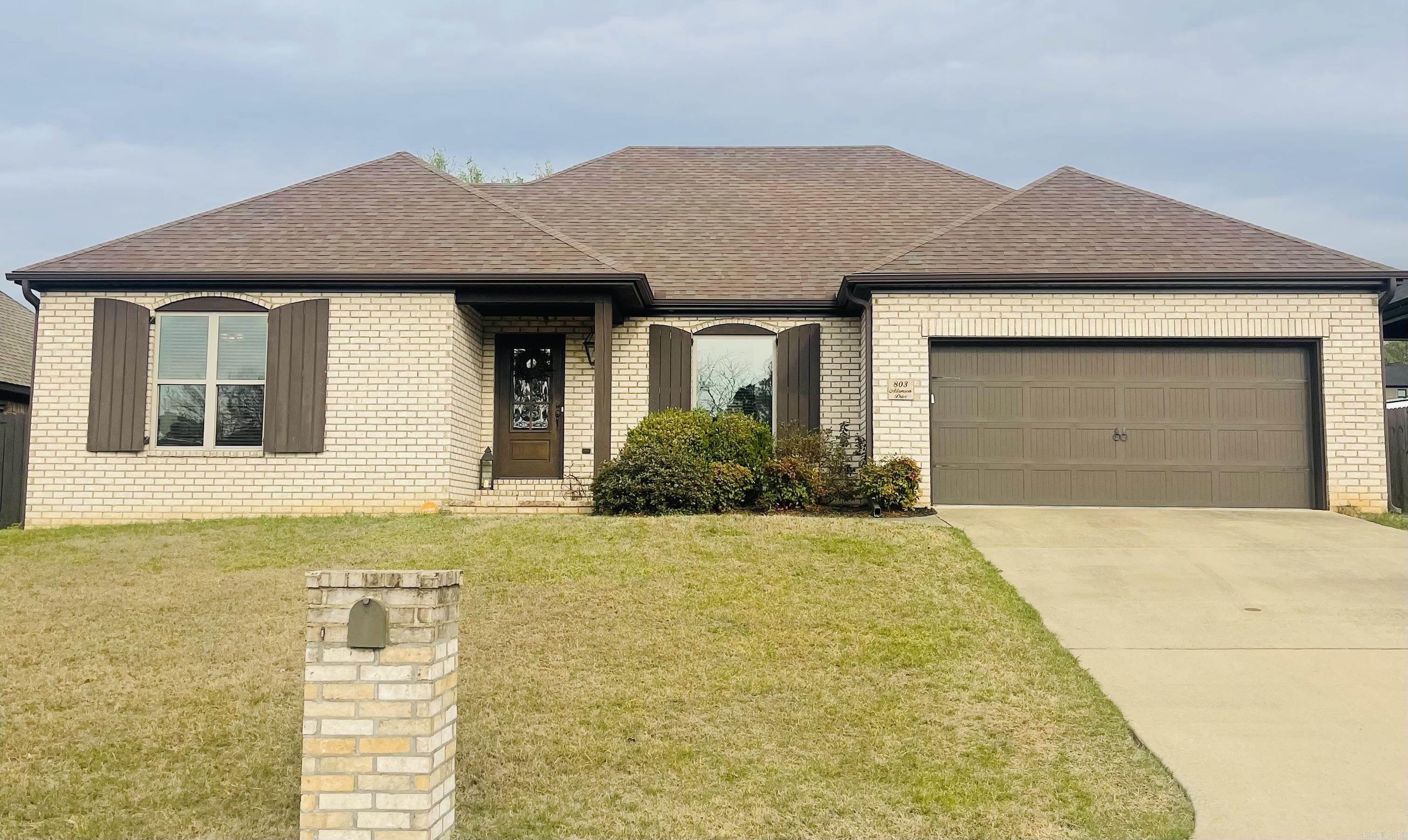 803 Adamson Dr Searcy, AR 72143