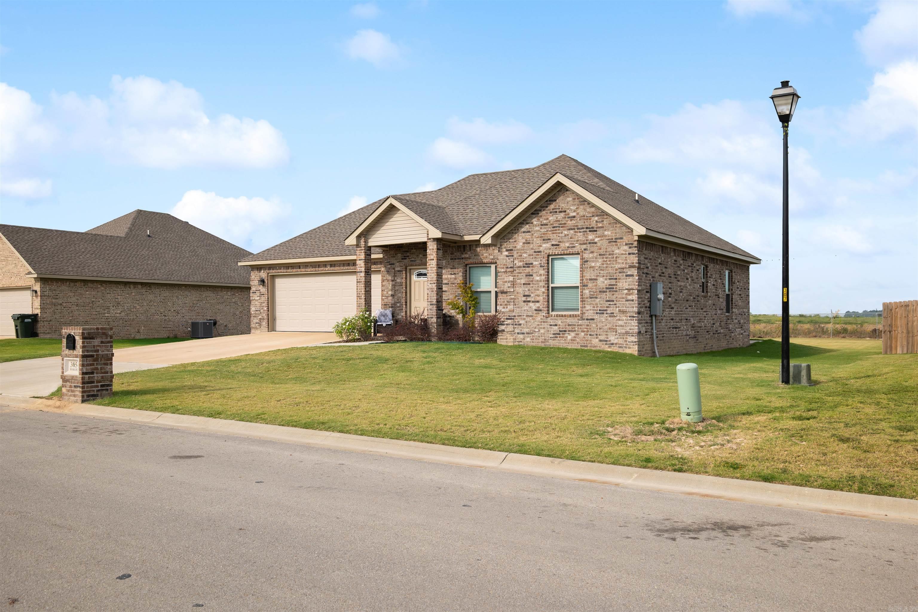 305 Hollis  Bono, AR