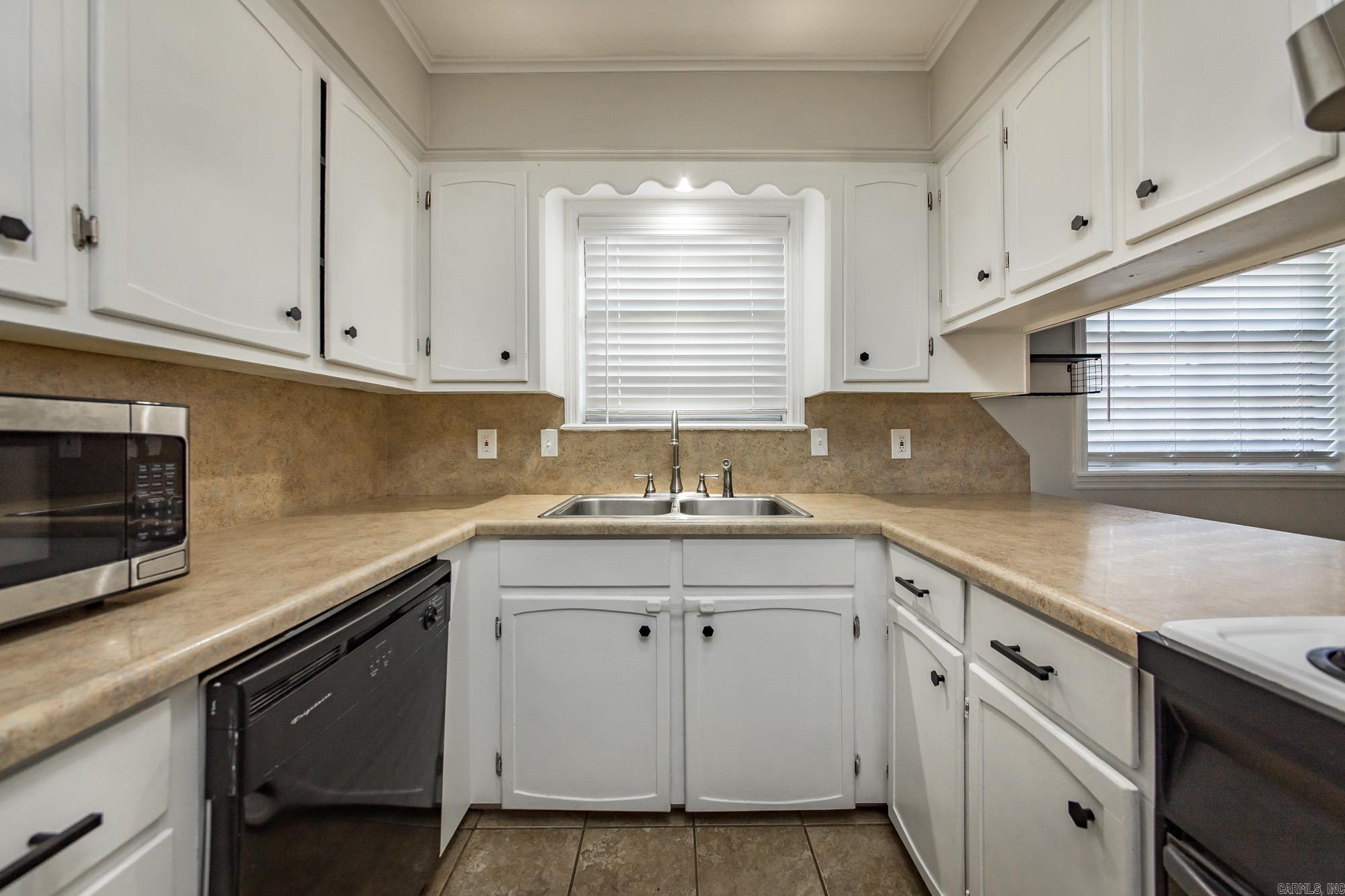 1124 Old Charter  Little Rock, AR